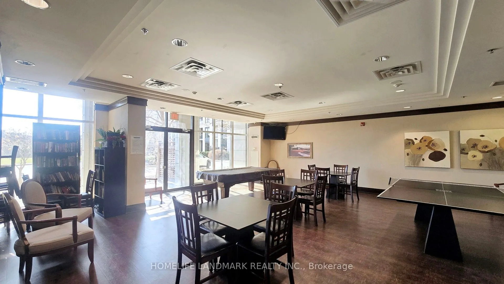 18 Harding Boulevard E, #912