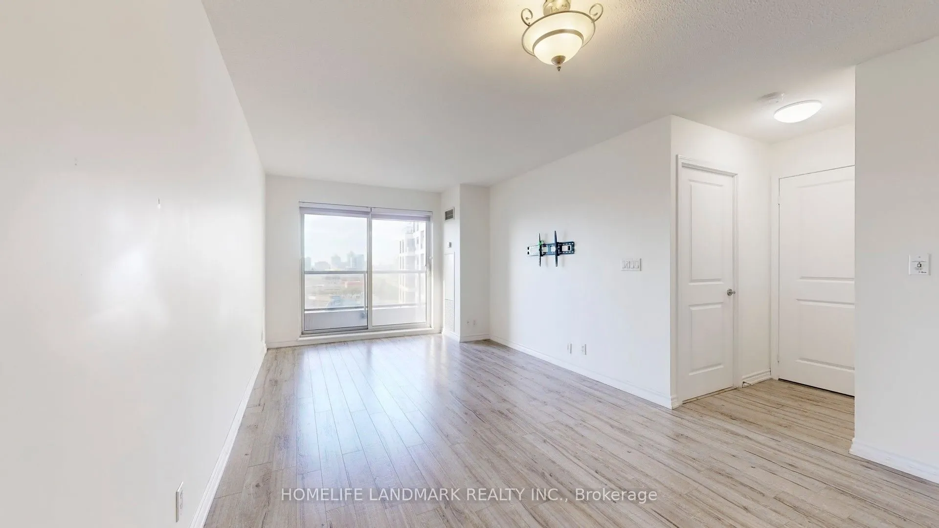 18 Harding Boulevard E, #912
