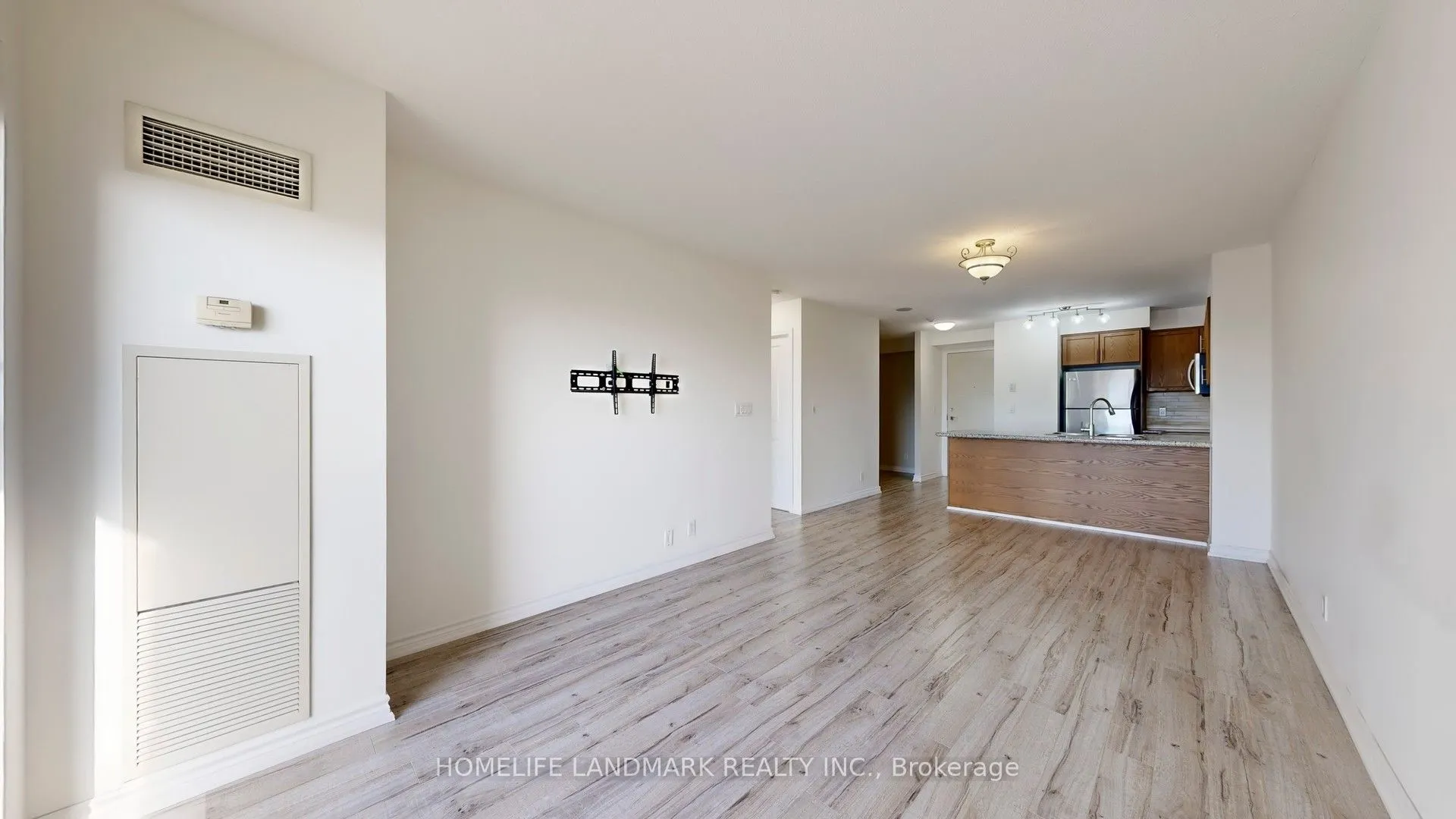 18 Harding Boulevard E, #912