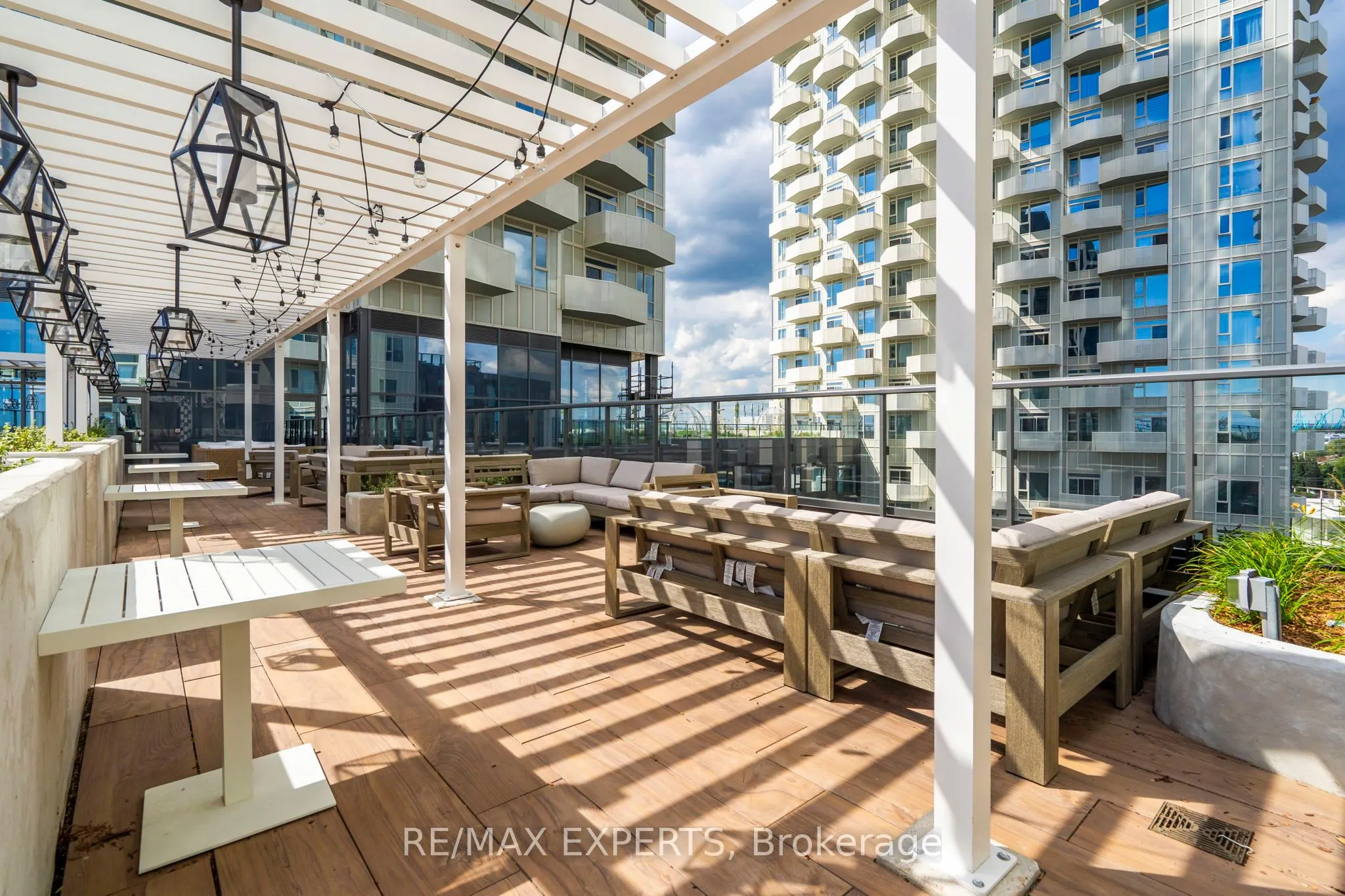 10 Abeja Street, #1414