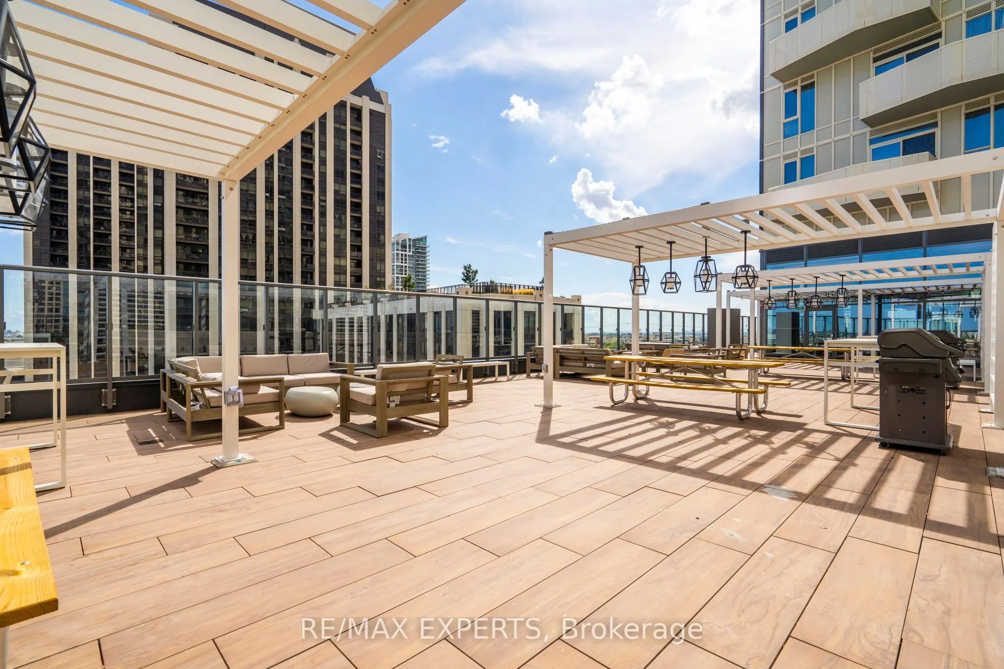 10 Abeja Street, #1414