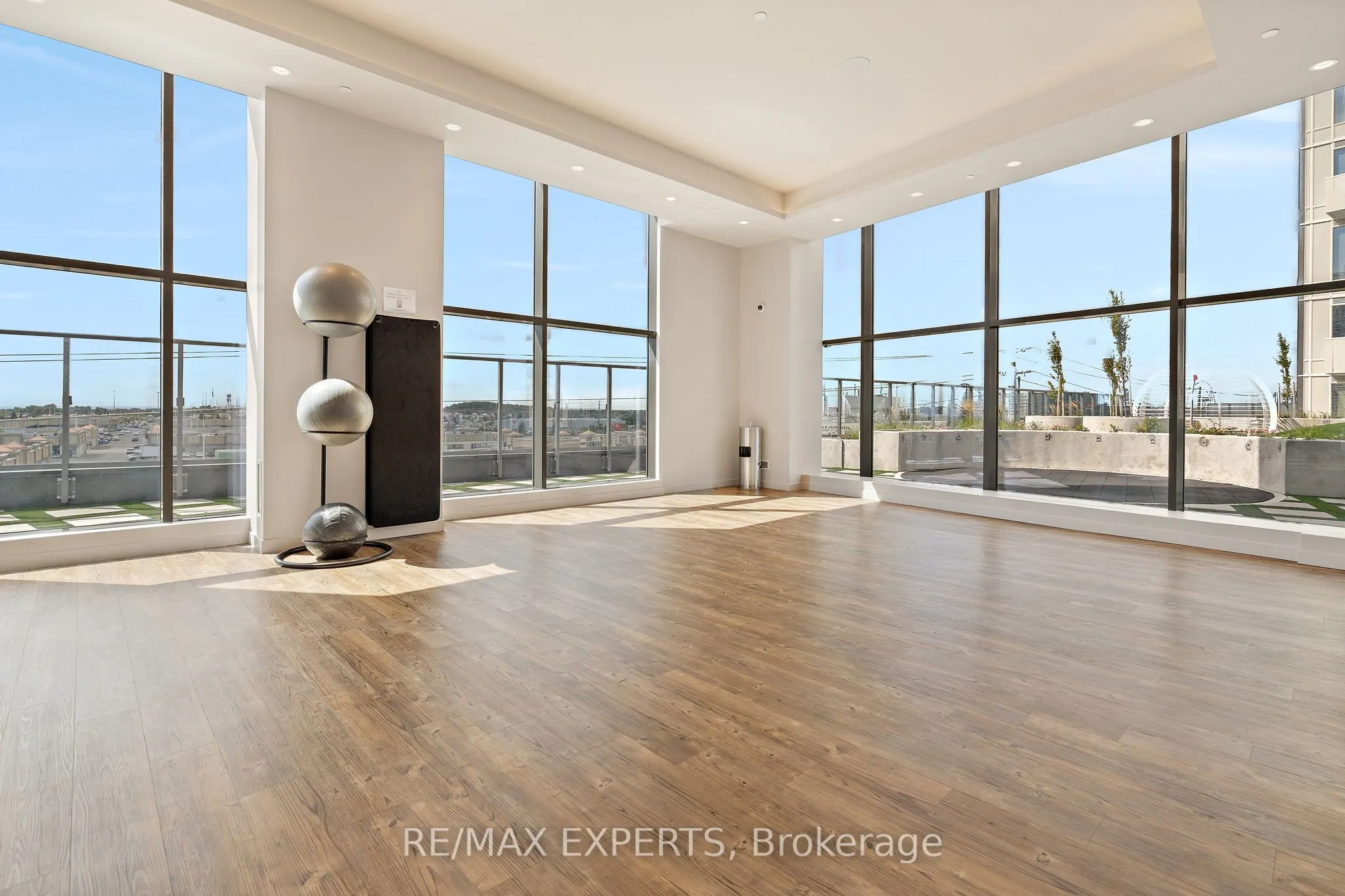 10 Abeja Street, #1414