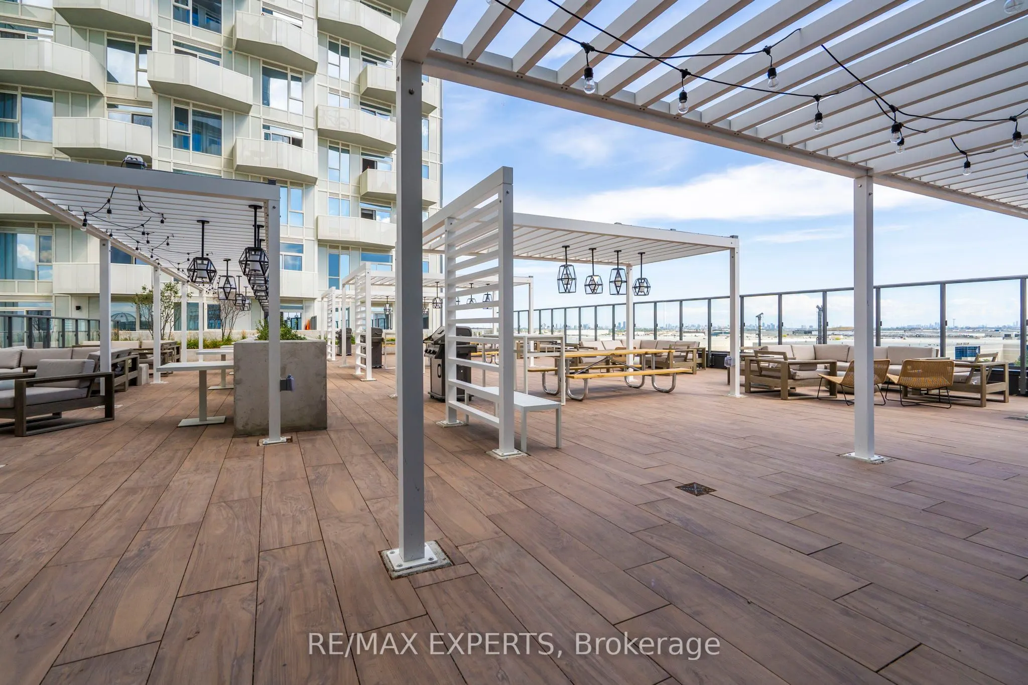 10 Abeja Street, #1414