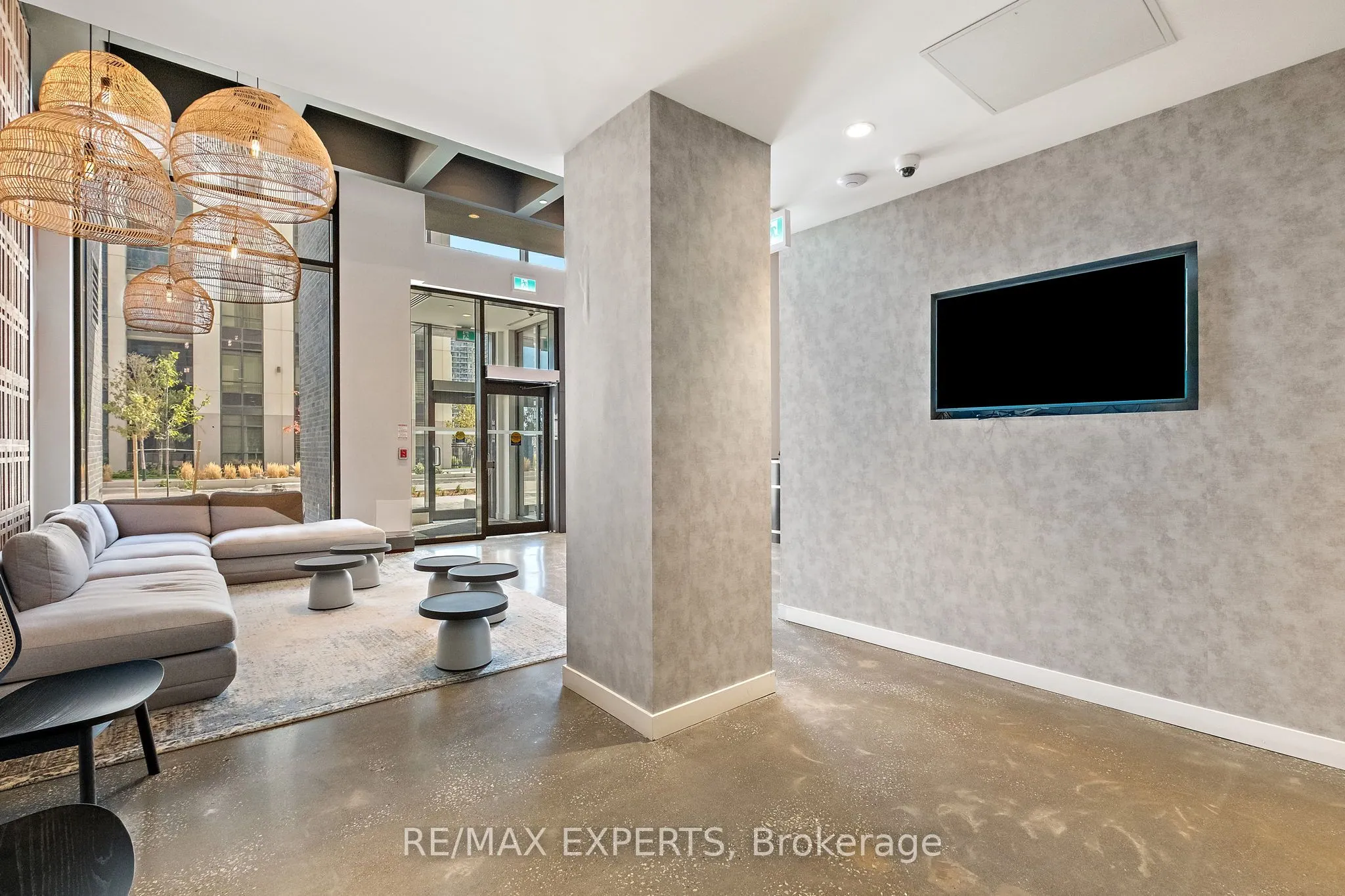 10 Abeja Street, #1414