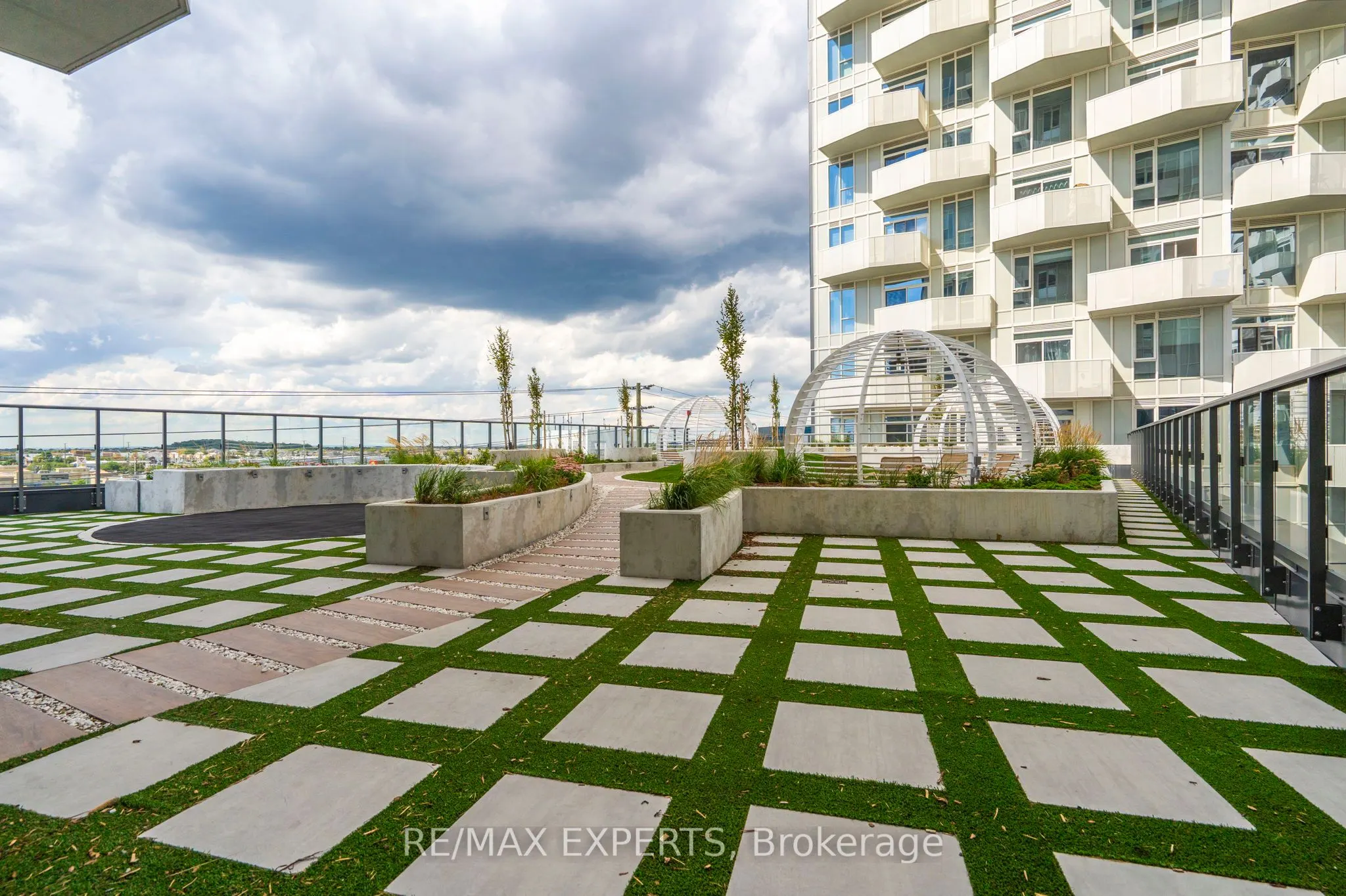 10 Abeja Street, #1414