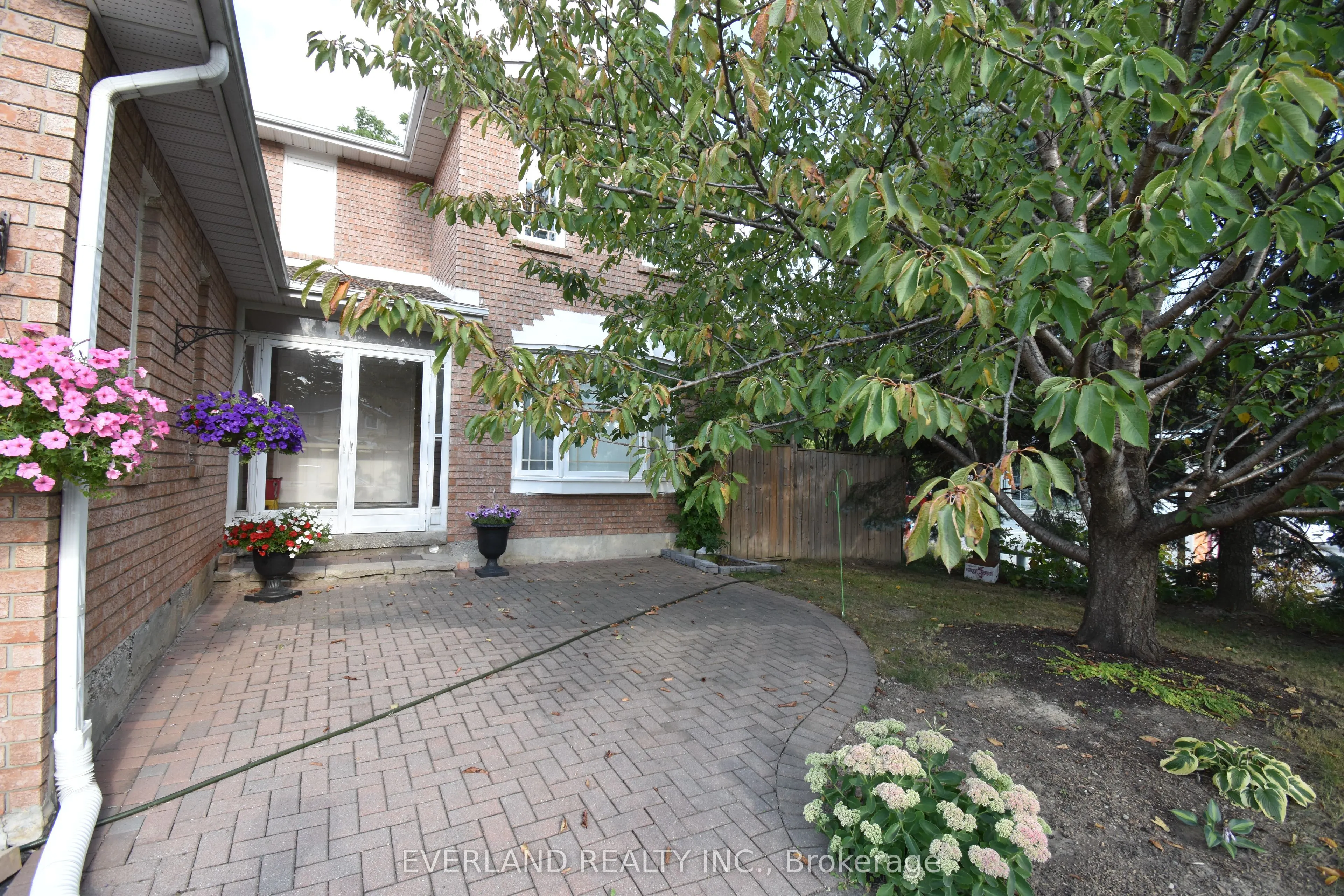 1 SHAFTSBURY Avenue, #BASEMENT APT 2 BDRM