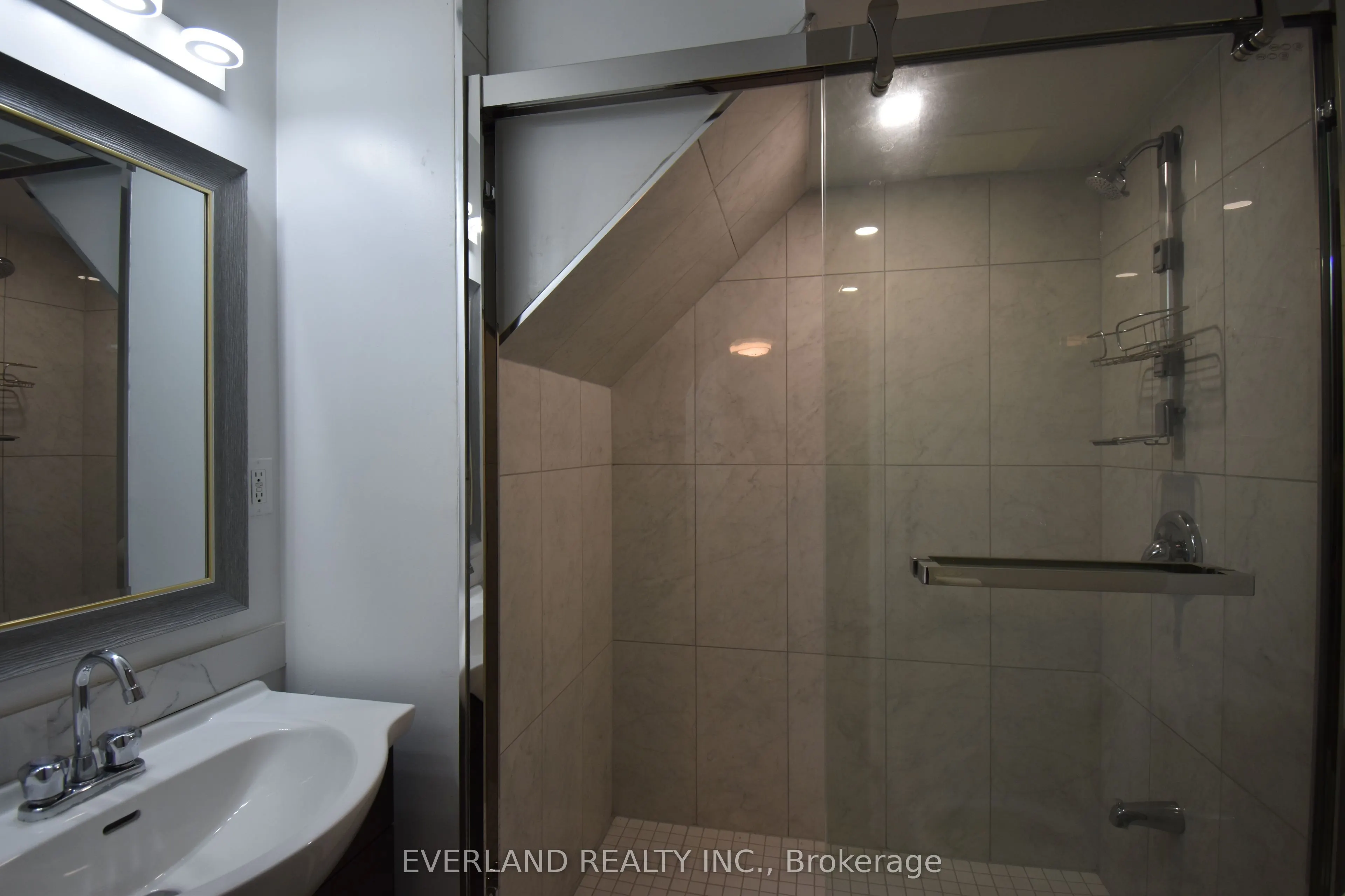 1 SHAFTSBURY Avenue, #BASEMENT APT 2 BDRM