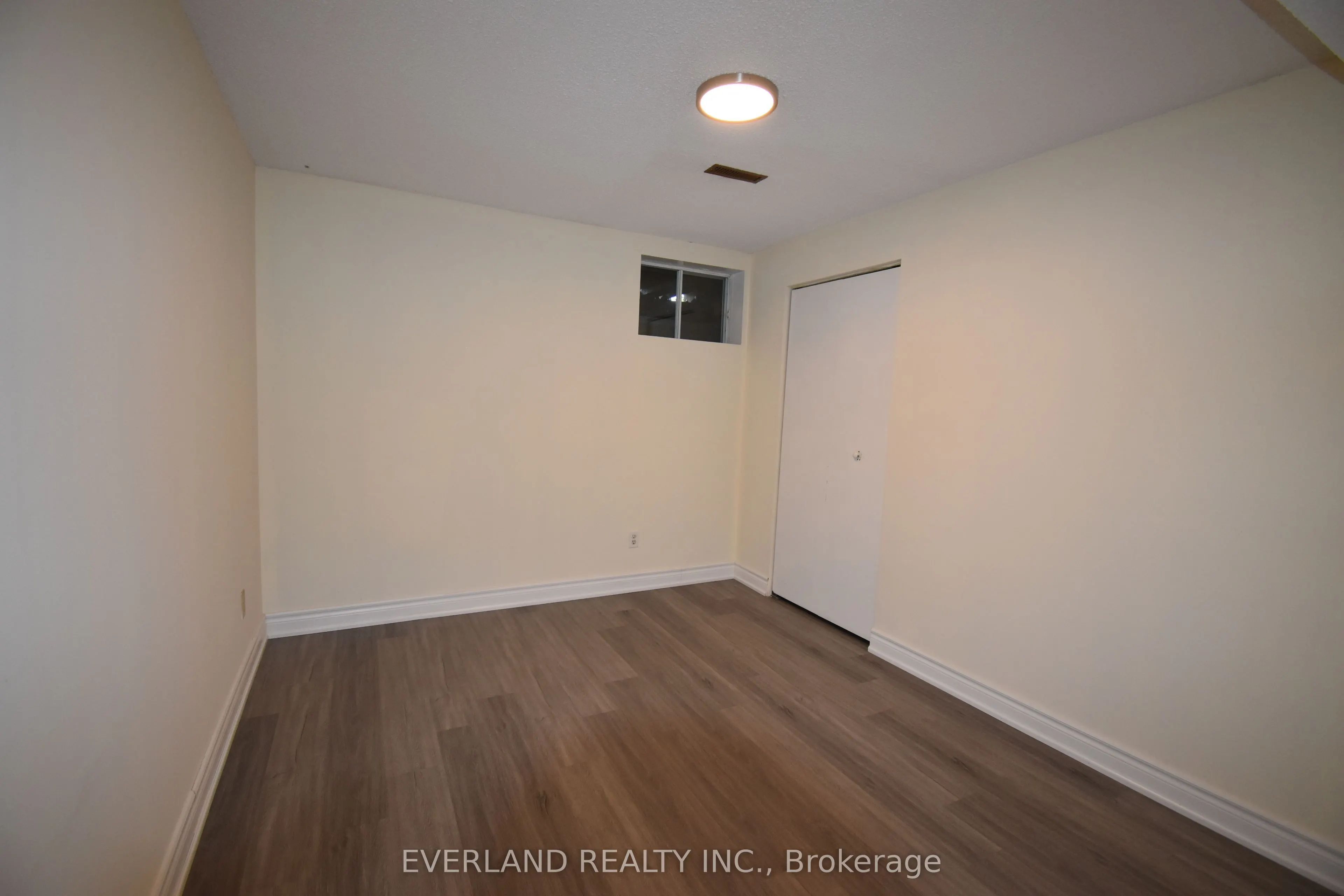 1 SHAFTSBURY Avenue, #BASEMENT APT 2 BDRM