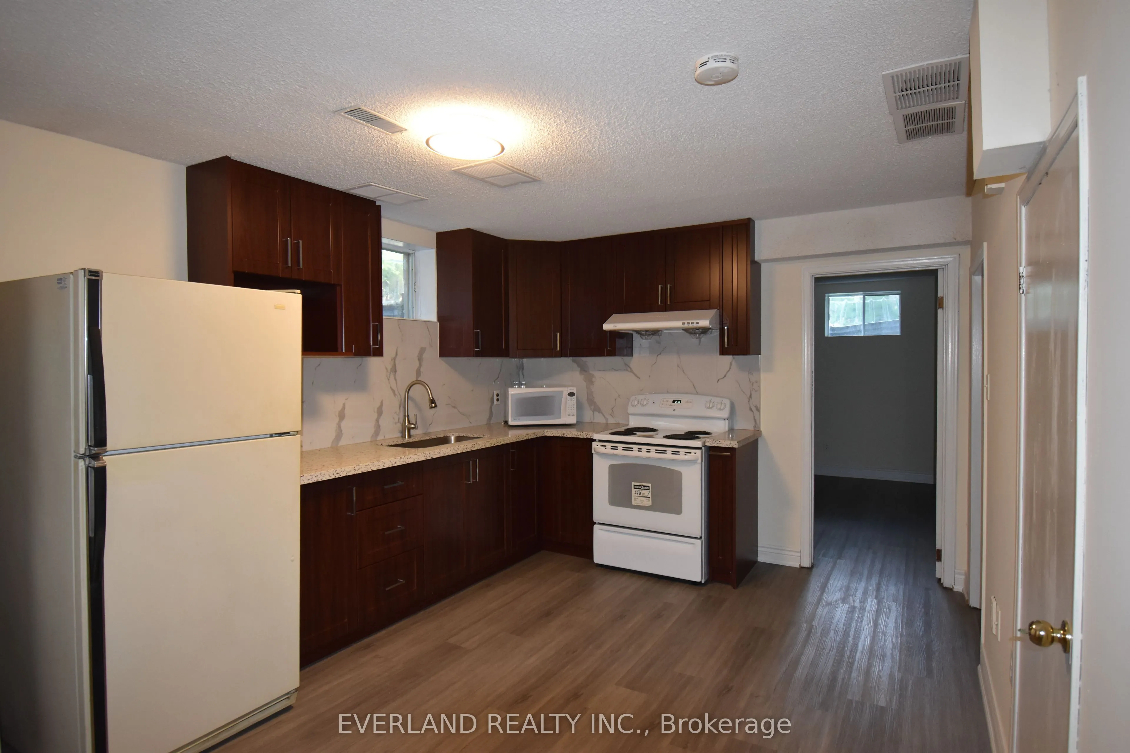 1 SHAFTSBURY Avenue, #BASEMENT APT 2 BDRM