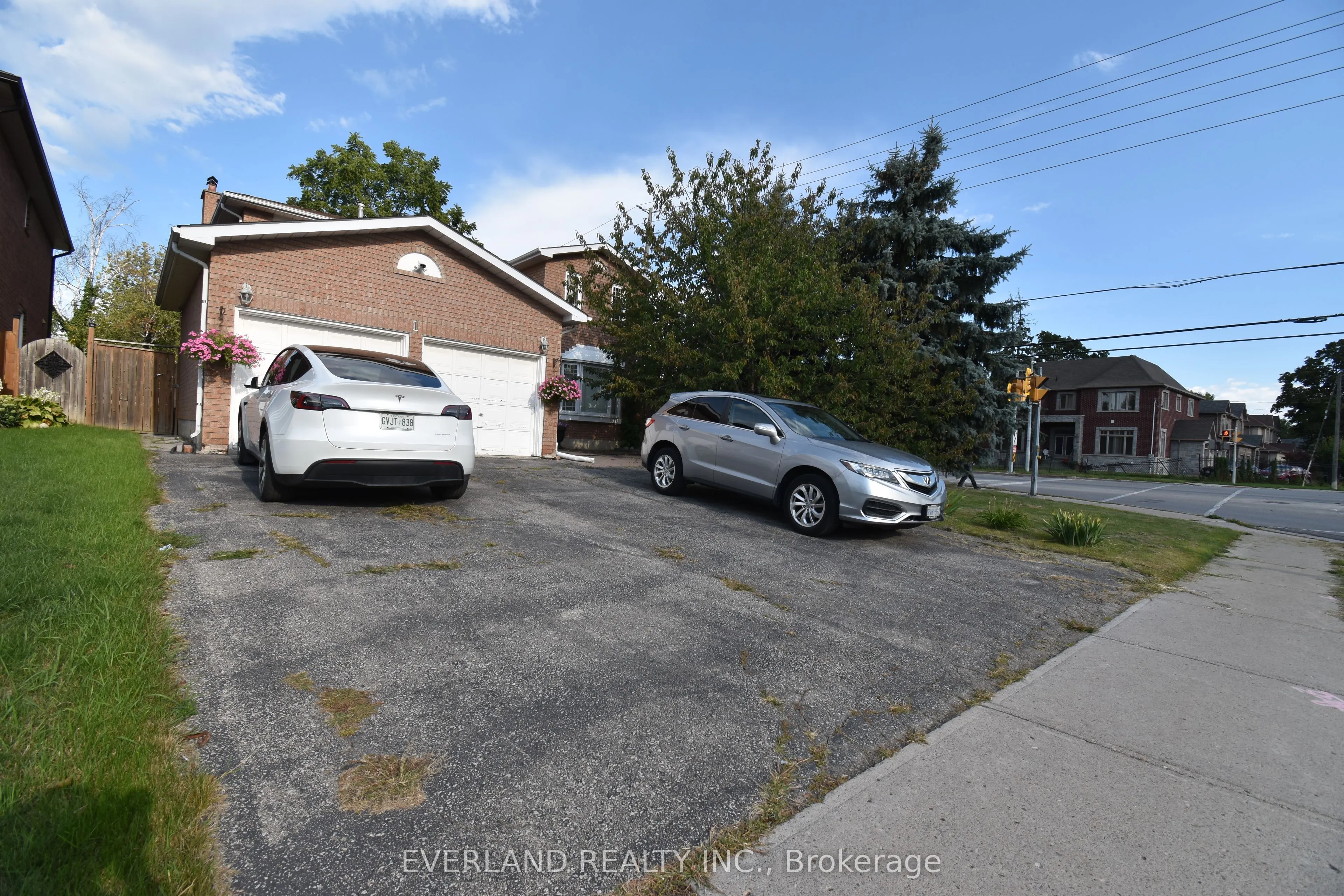 1 SHAFTSBURY Avenue E, #APT 1 BEDROOM
