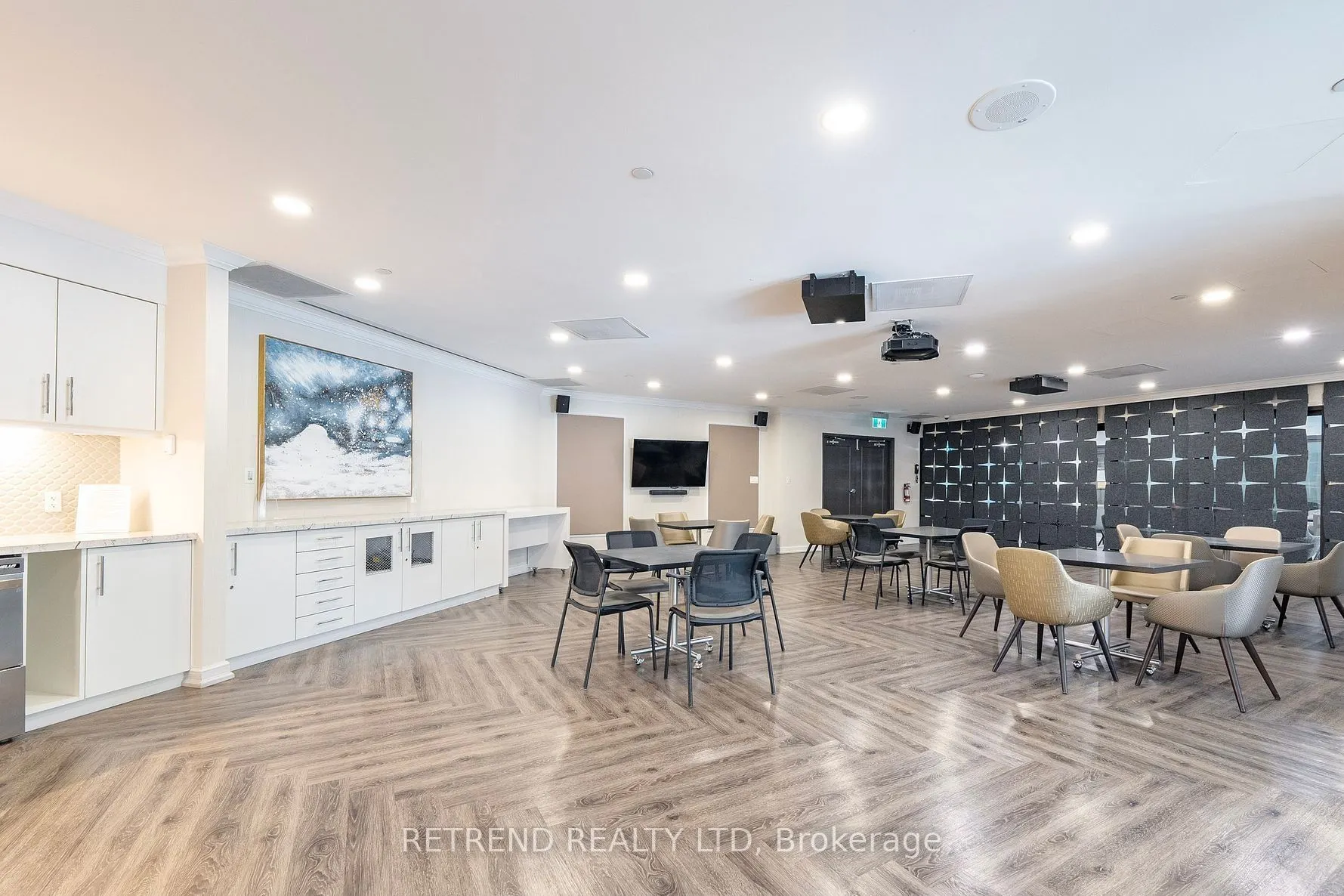 32 Clarissa Drive, #826