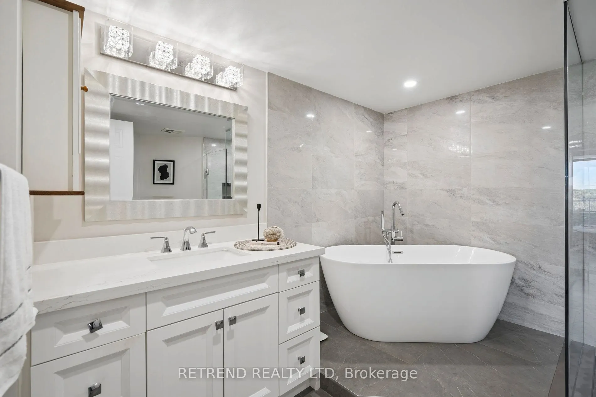 32 Clarissa Drive, #826