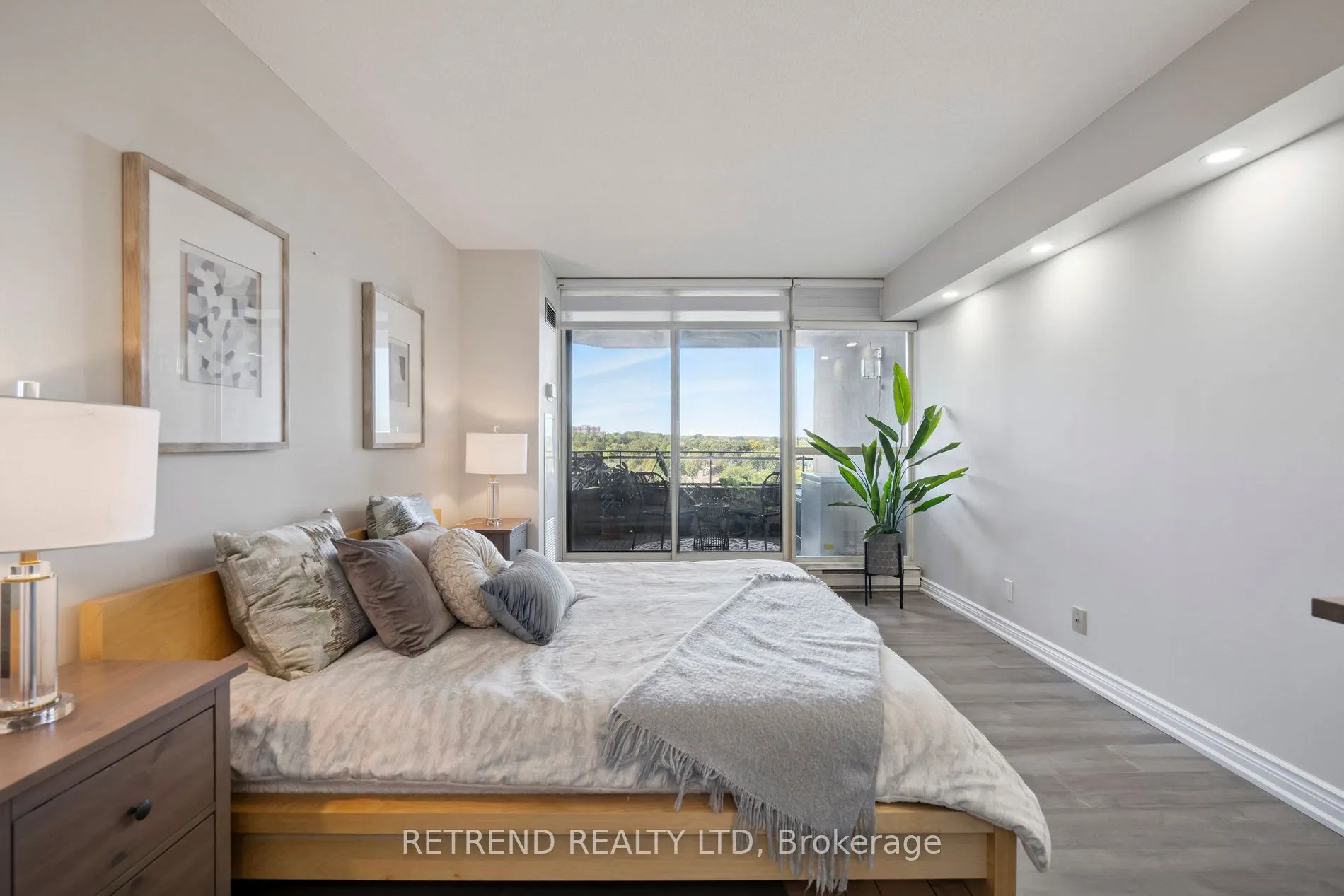 32 Clarissa Drive, #826