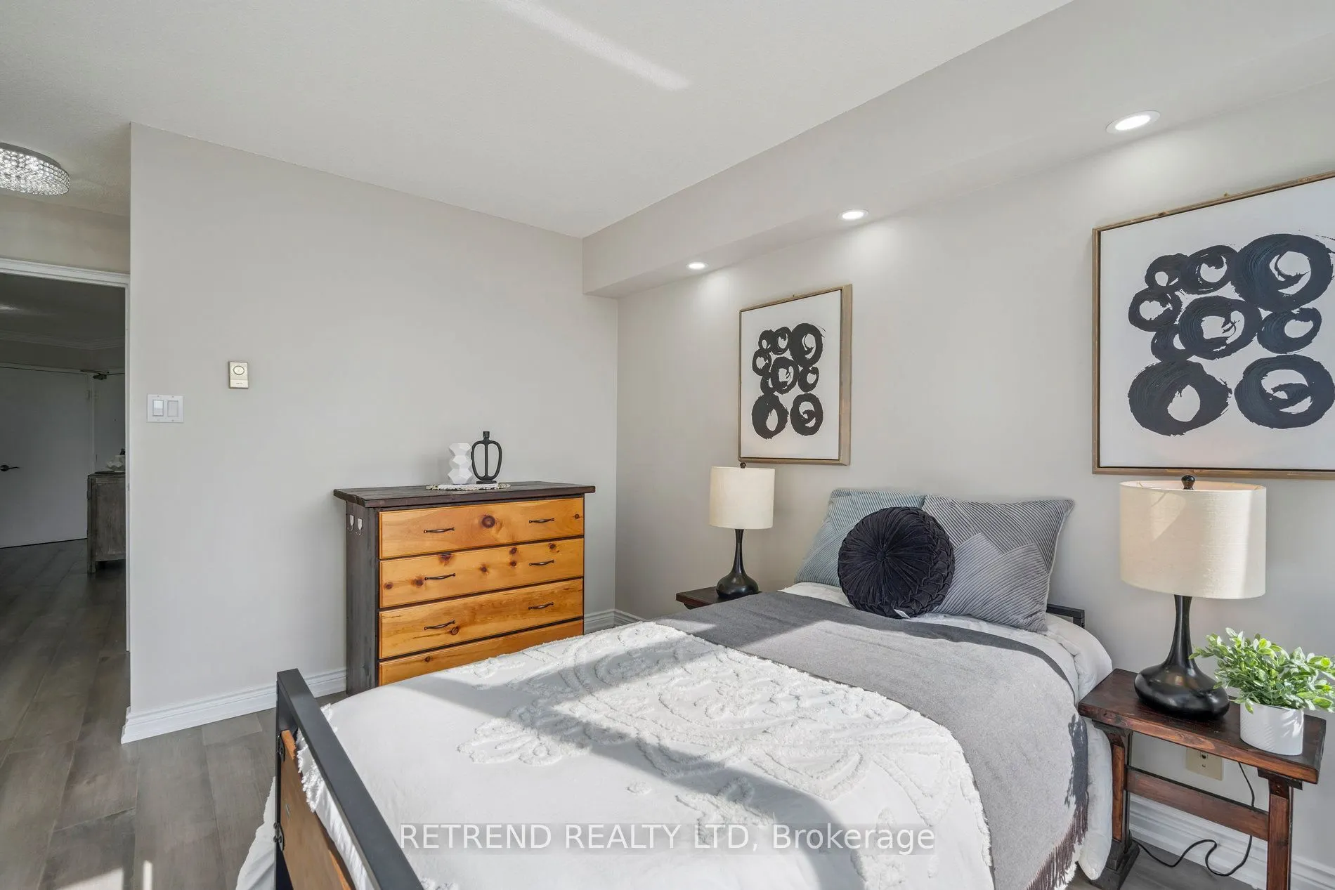32 Clarissa Drive, #826