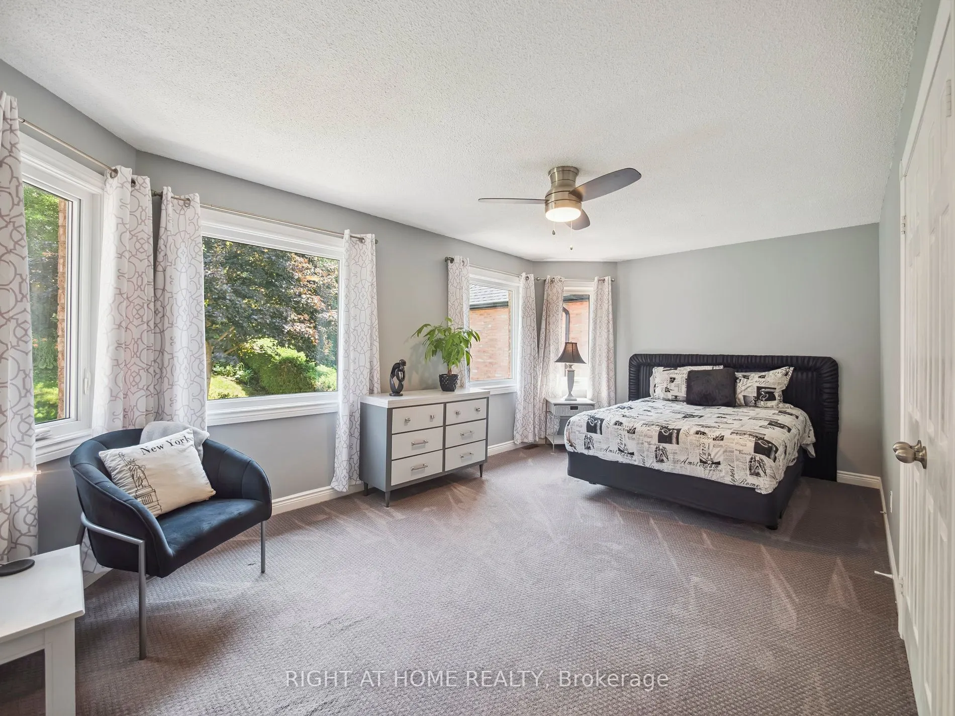 100 Carlyle Crescent