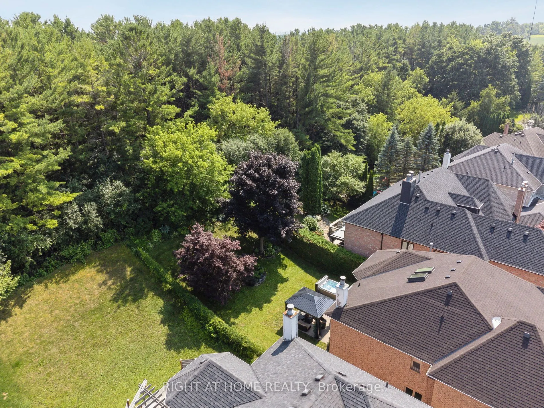 100 Carlyle Crescent