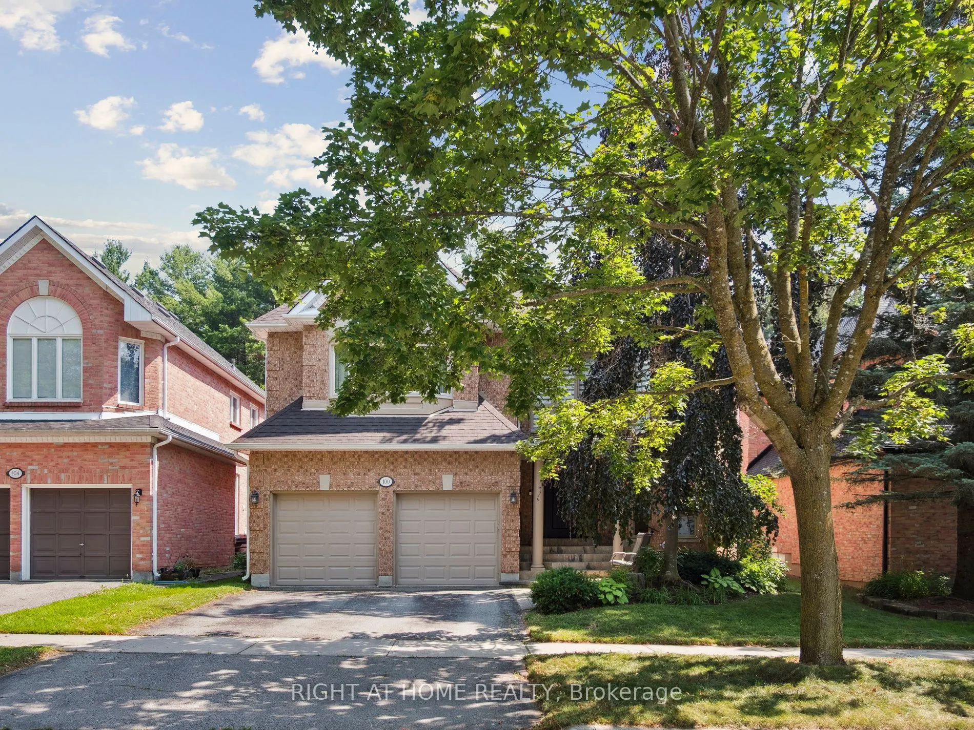 100 Carlyle Crescent