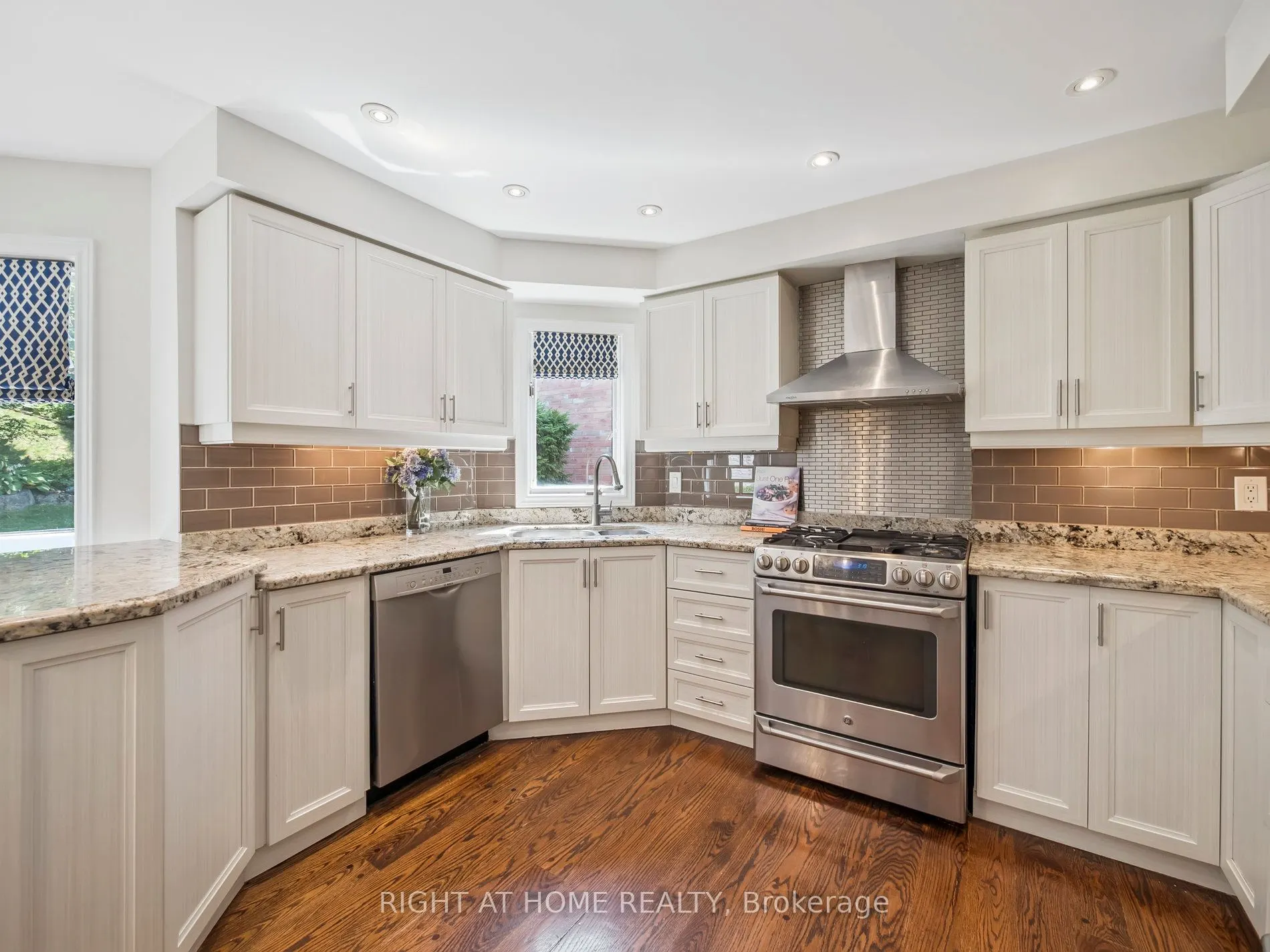 100 Carlyle Crescent