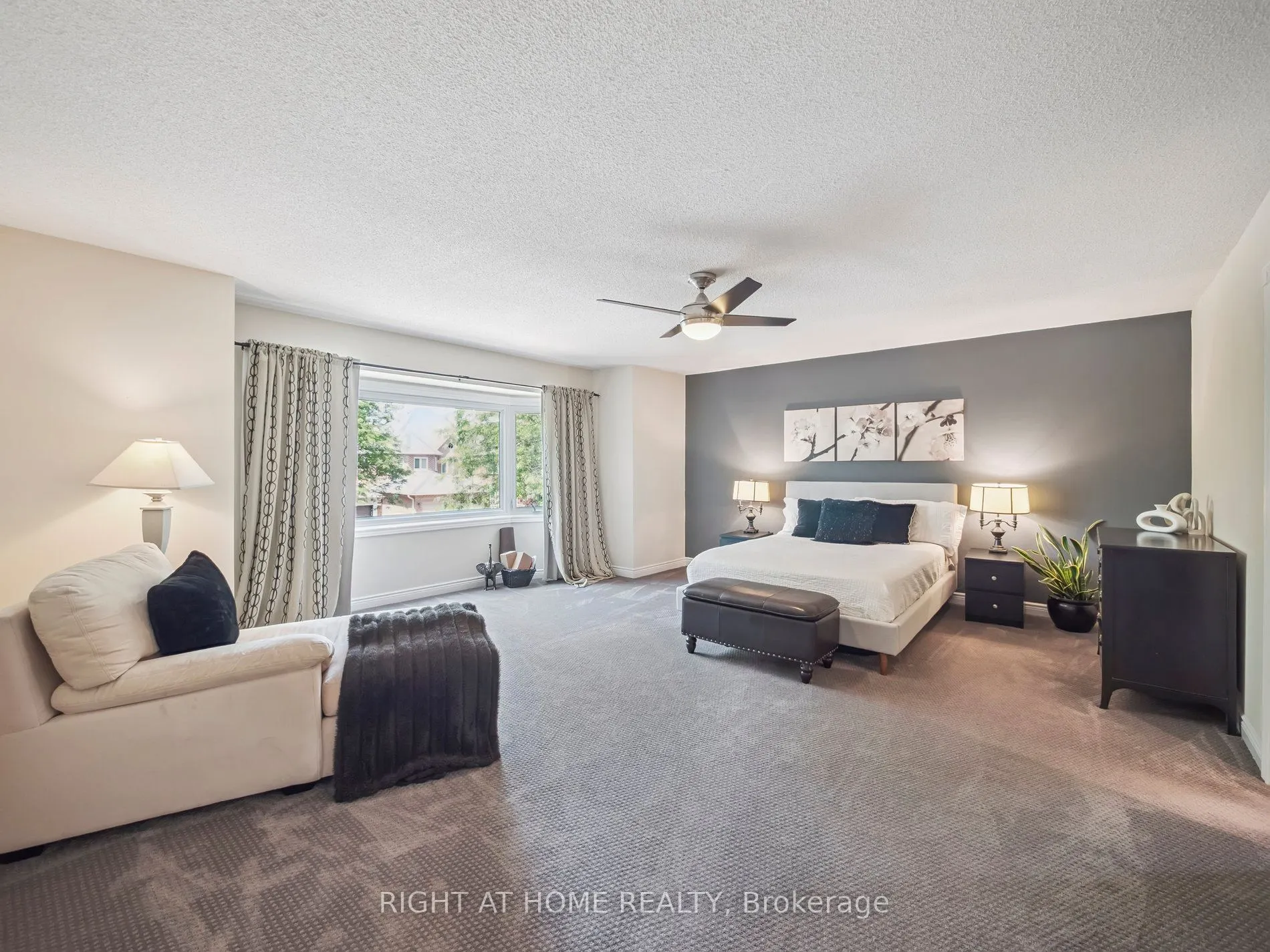 100 Carlyle Crescent
