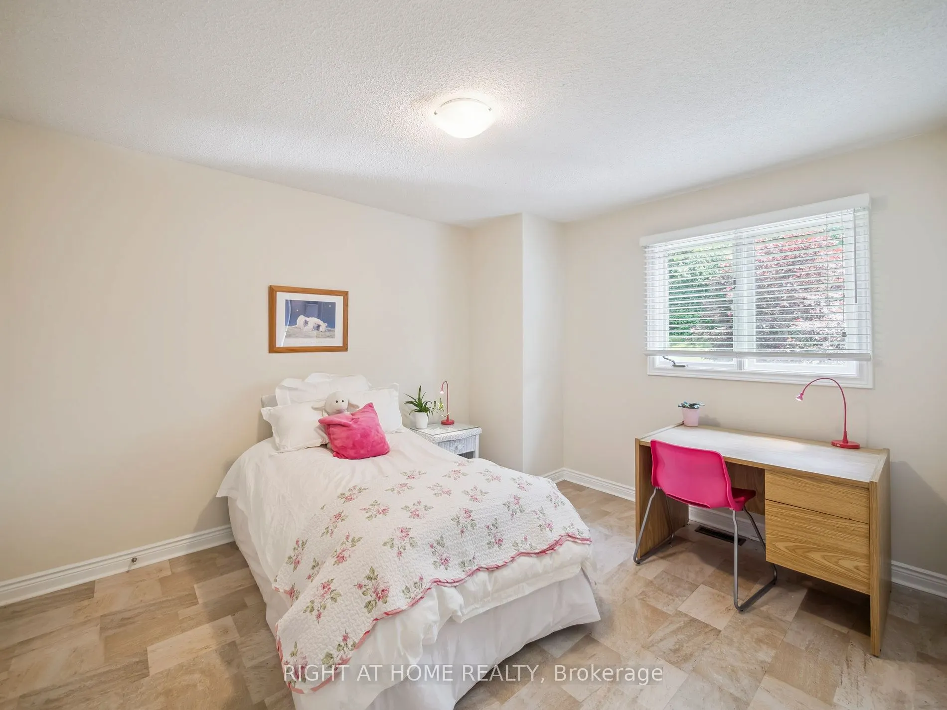 100 Carlyle Crescent