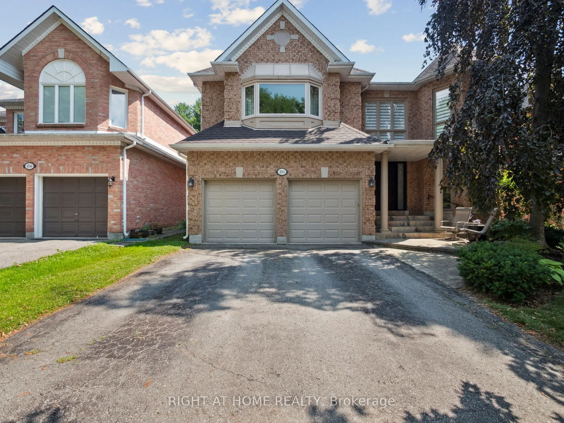 100 Carlyle Crescent