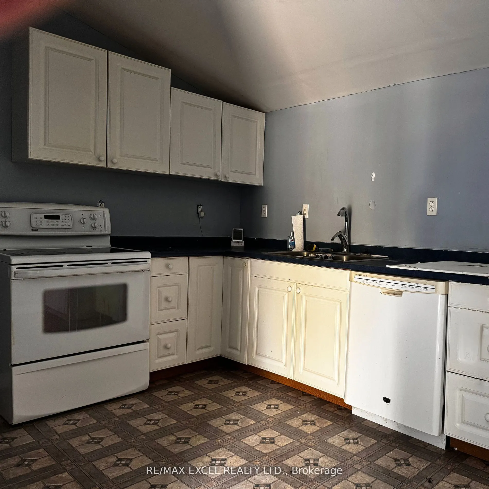 6280 Main Street, #& 6282