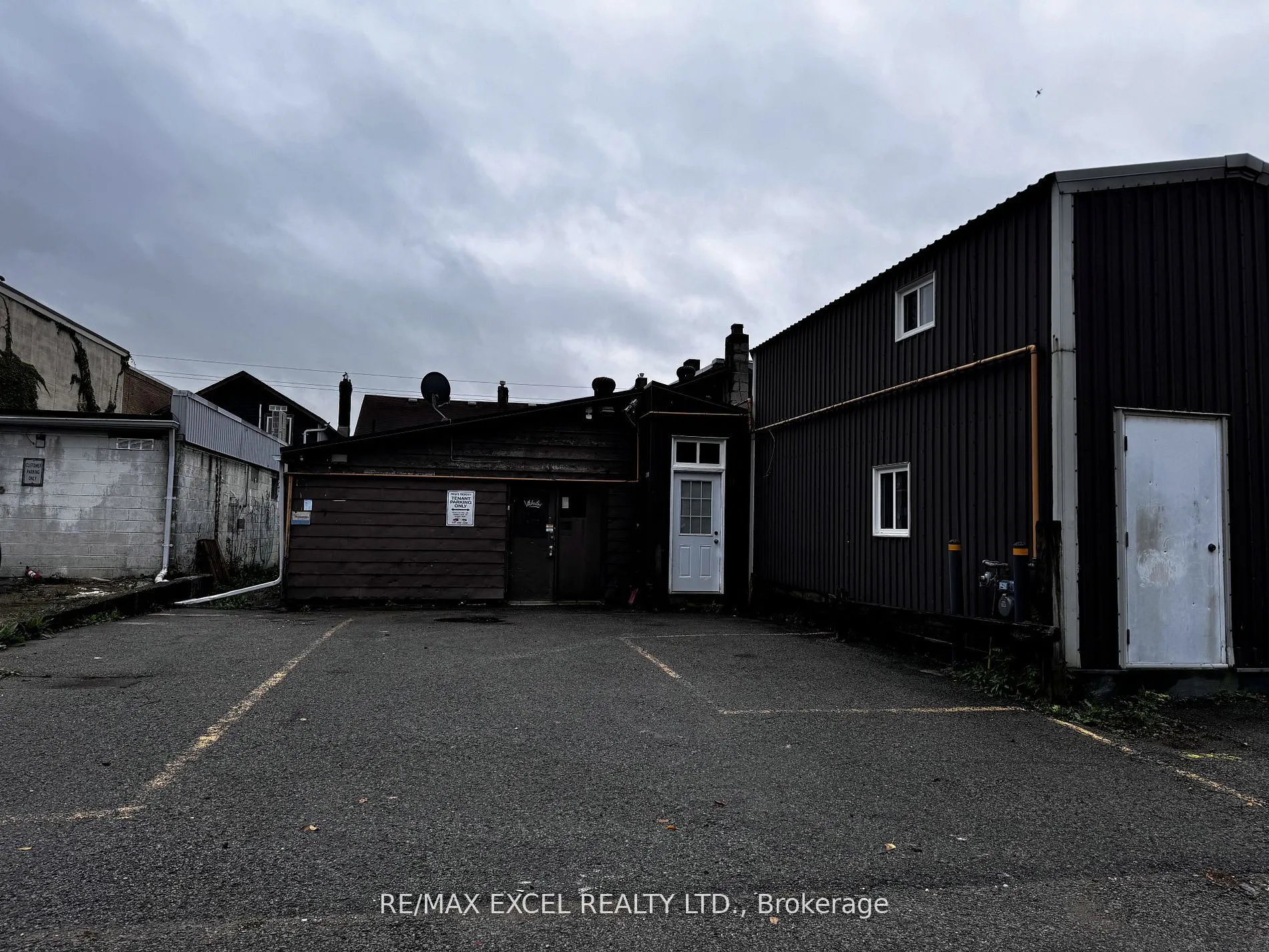 6280 Main Street, #& 6282
