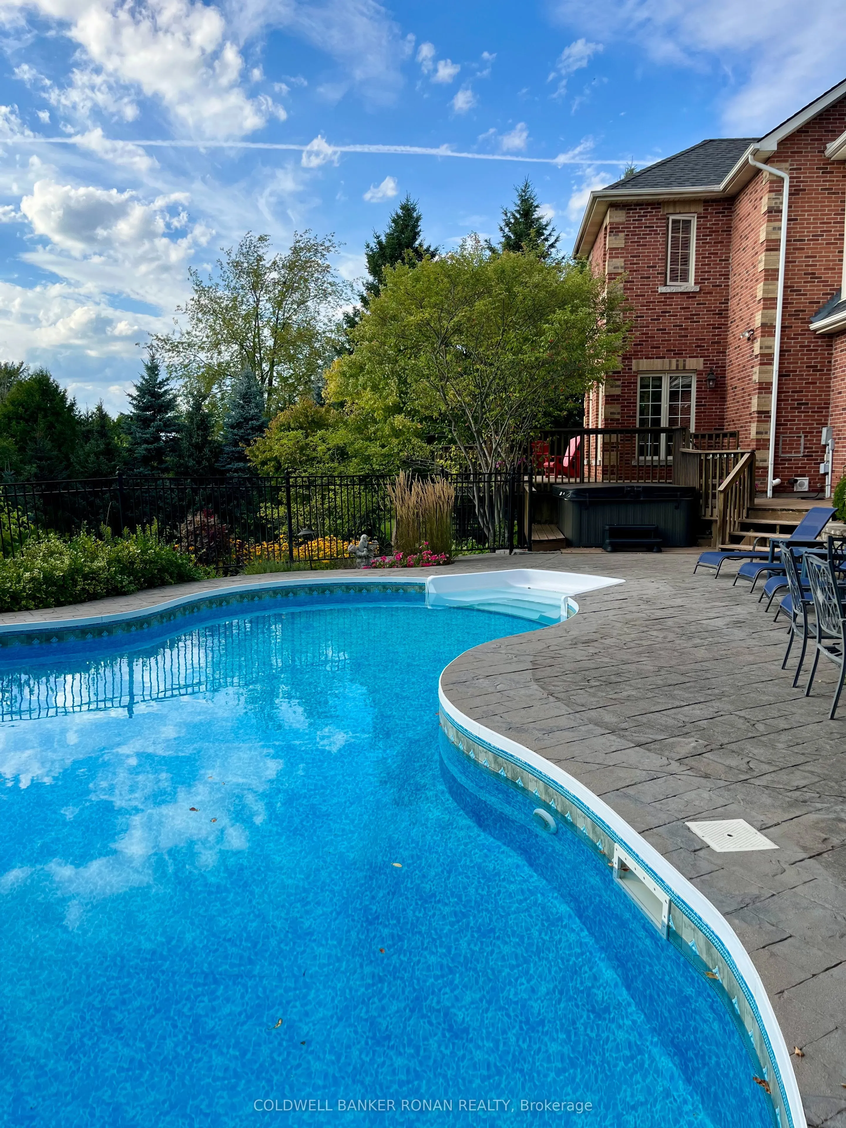 38 Tecumseth Heights Drive