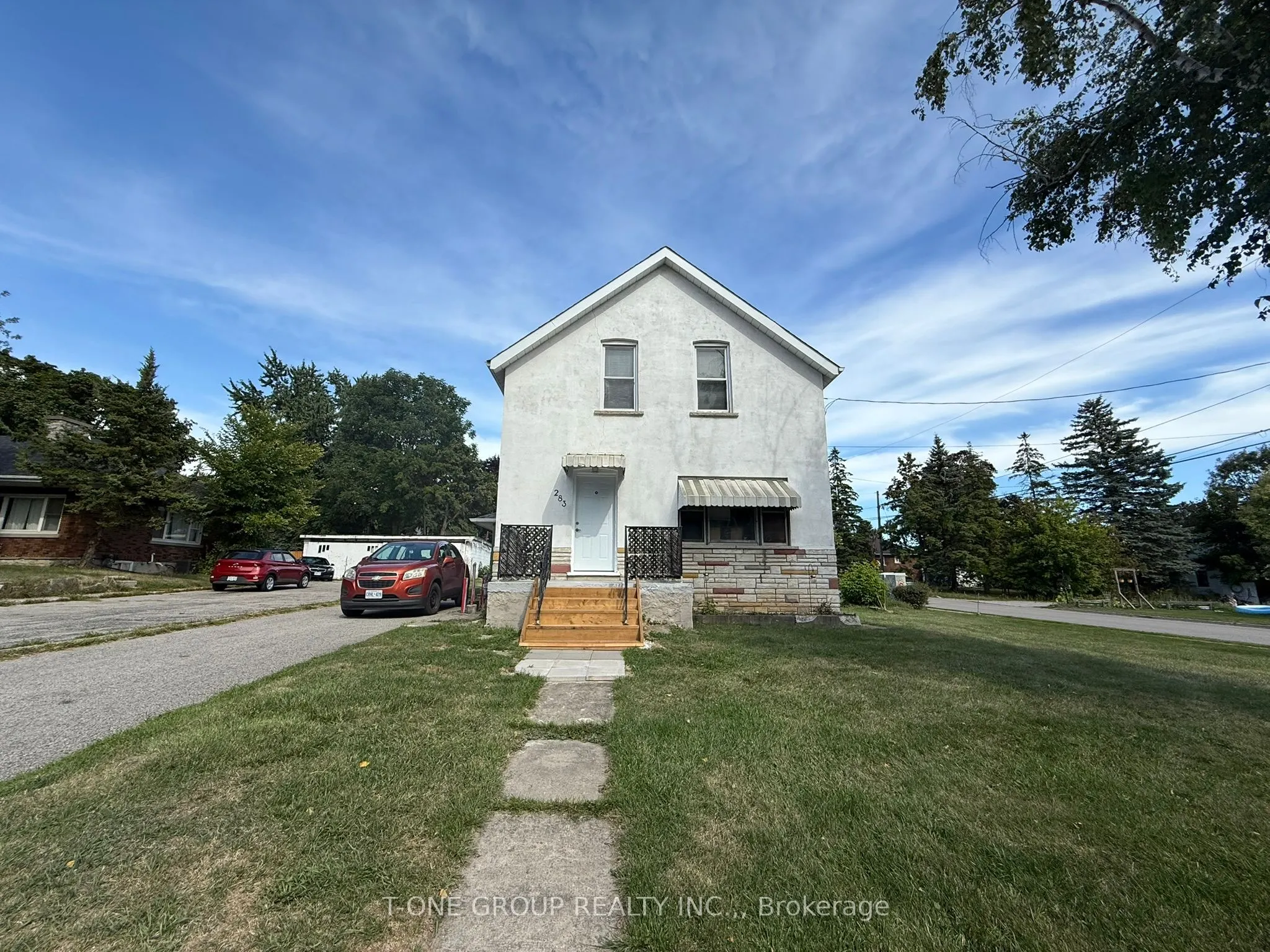 283 Main Street N, #Upper