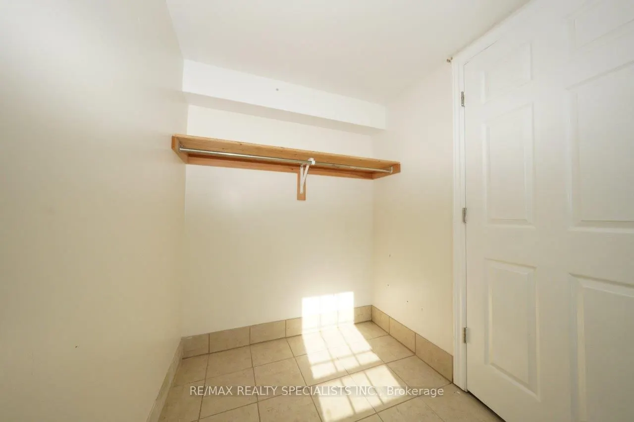 17 Gormley Road W