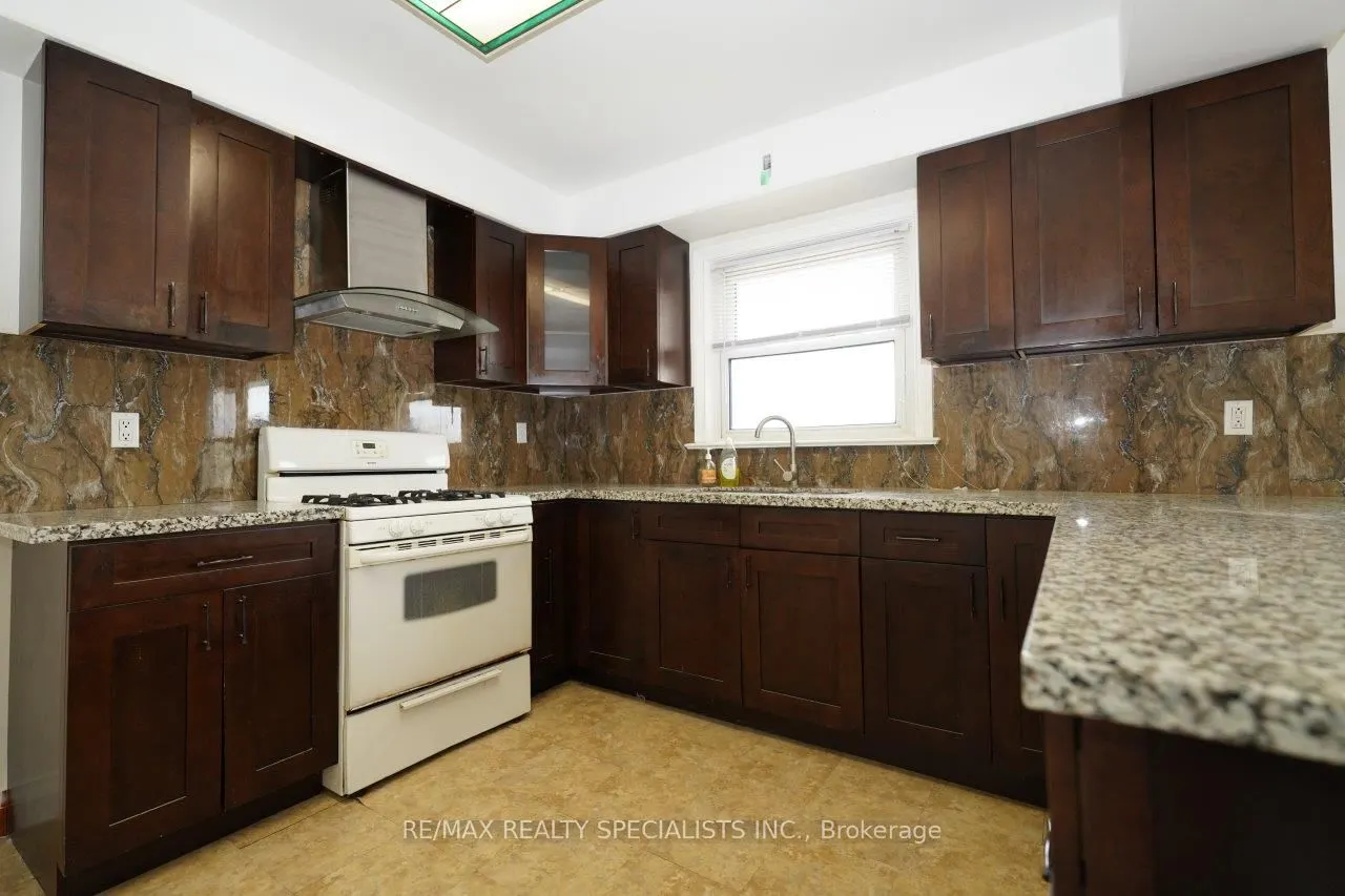 17 Gormley Road W