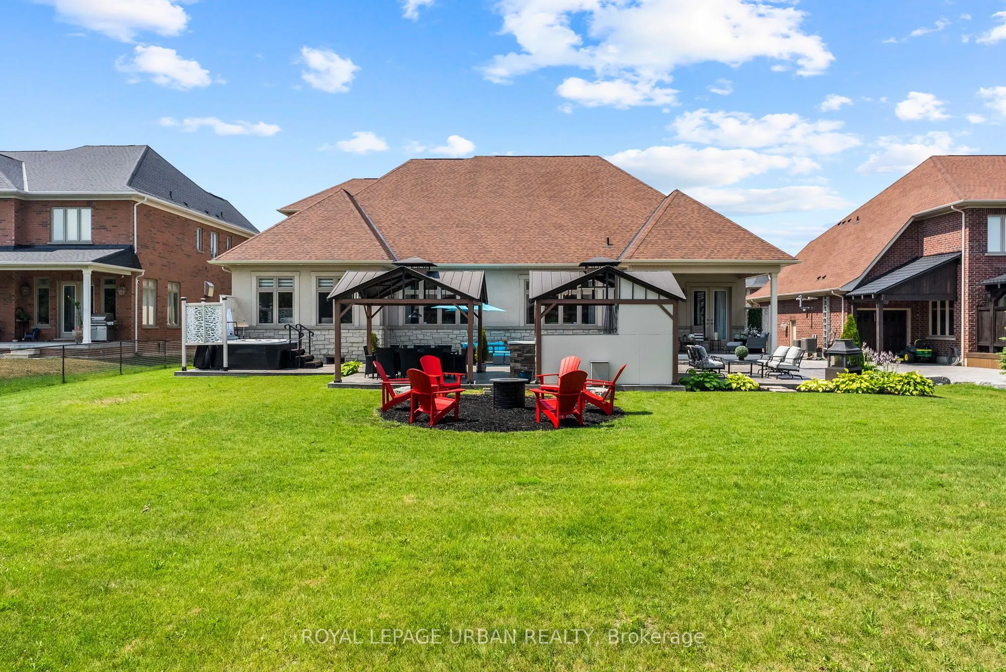 15 Country Club Crescent