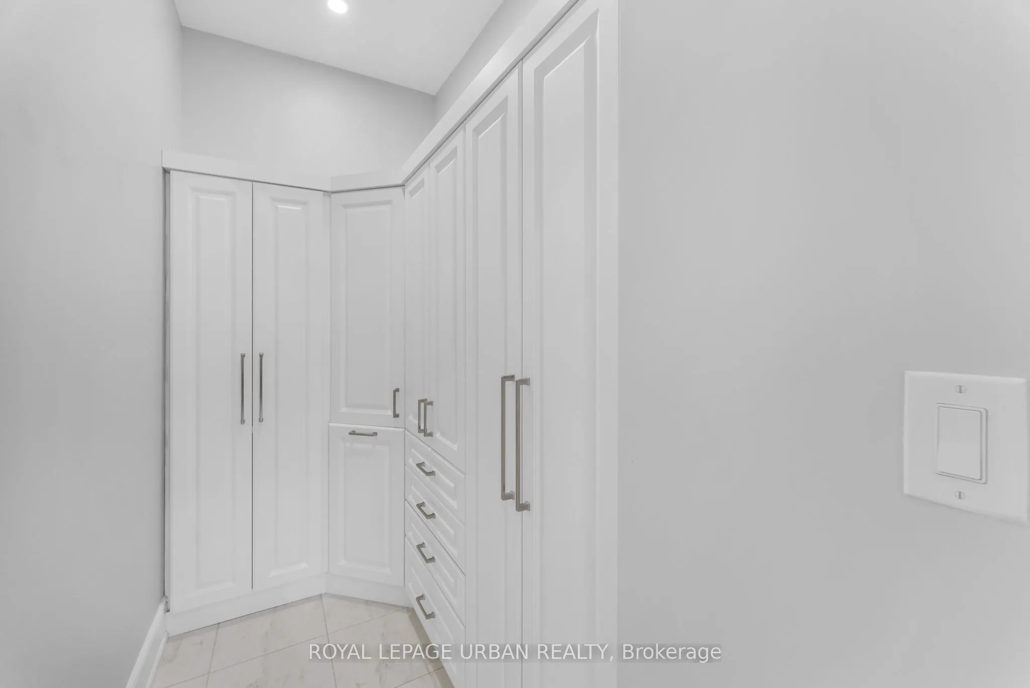 15 Country Club Crescent