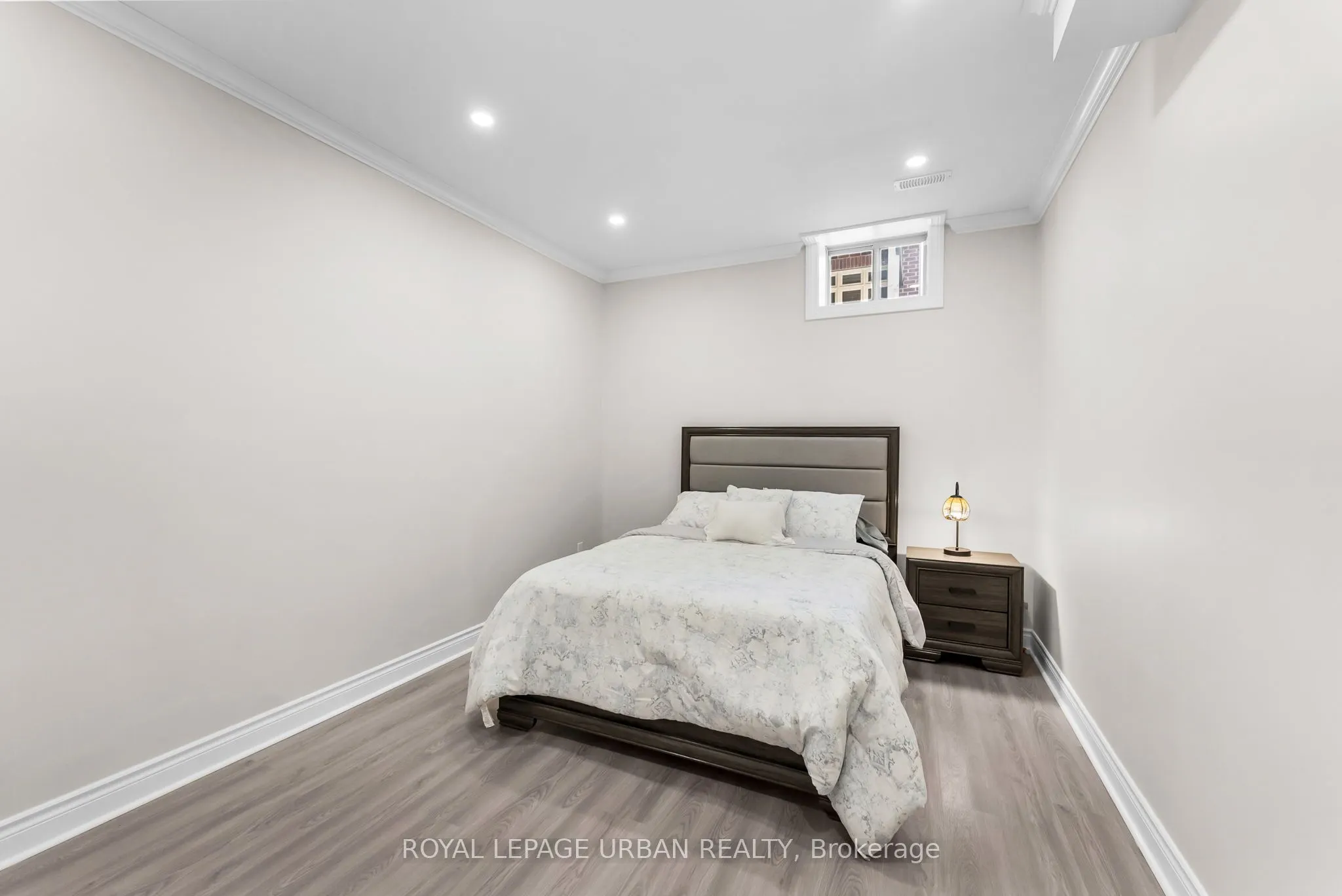 15 Country Club Crescent