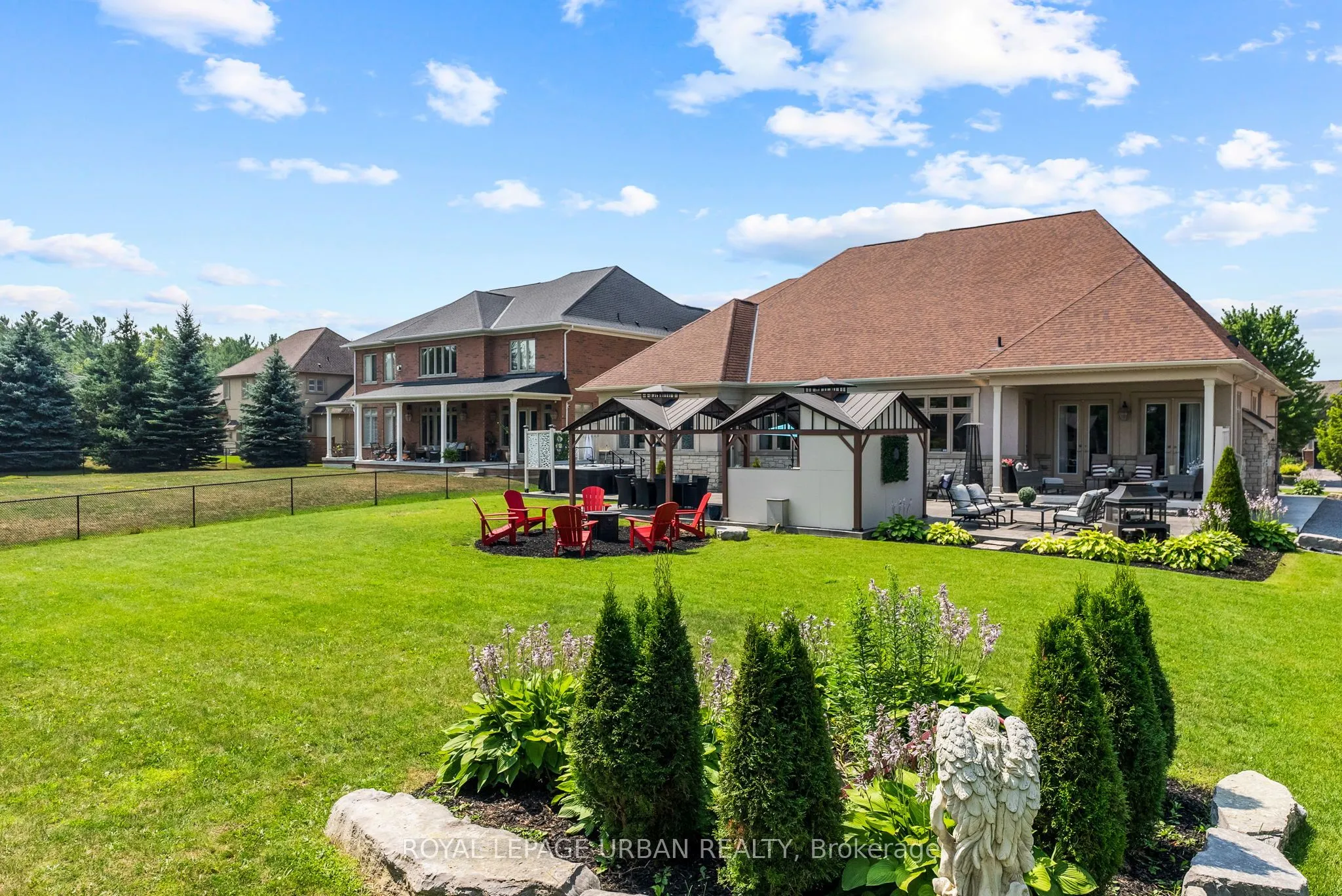 15 Country Club Crescent