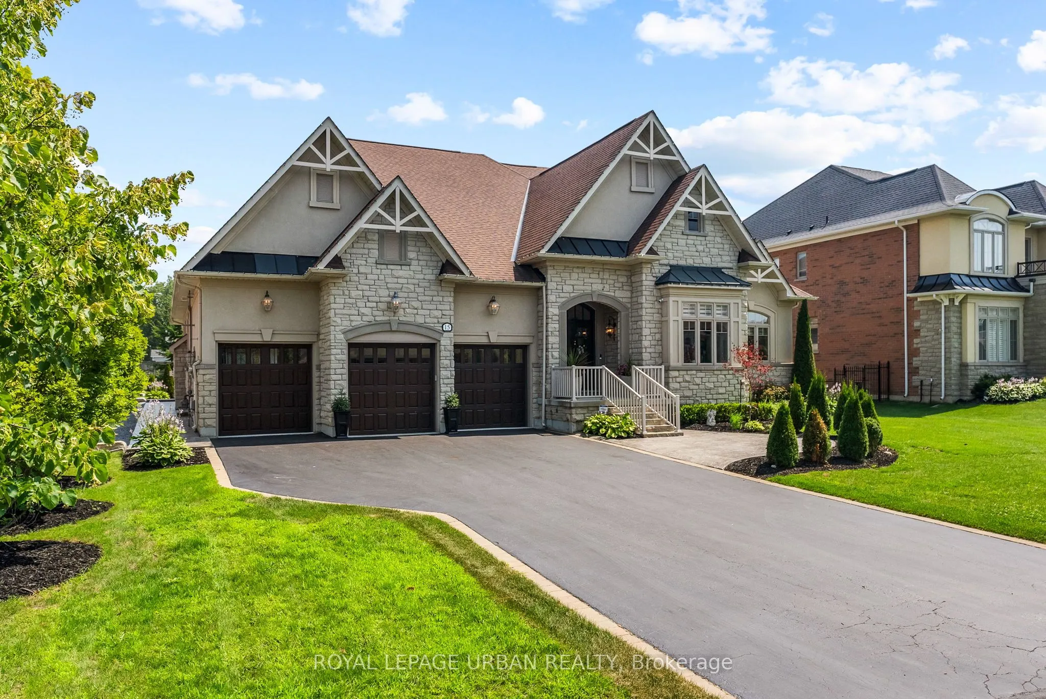 15 Country Club Crescent
