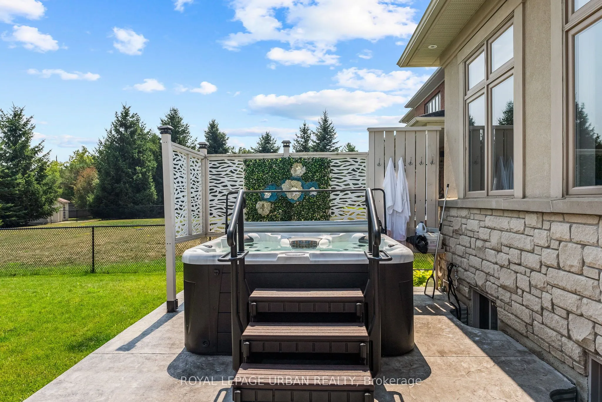 15 Country Club Crescent