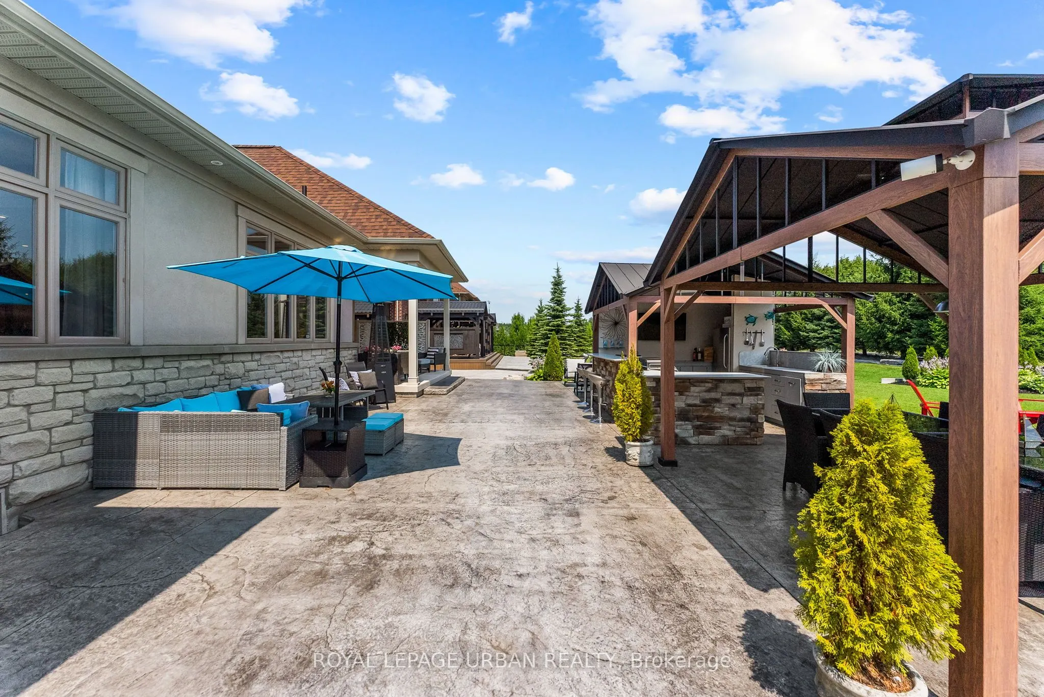 15 Country Club Crescent