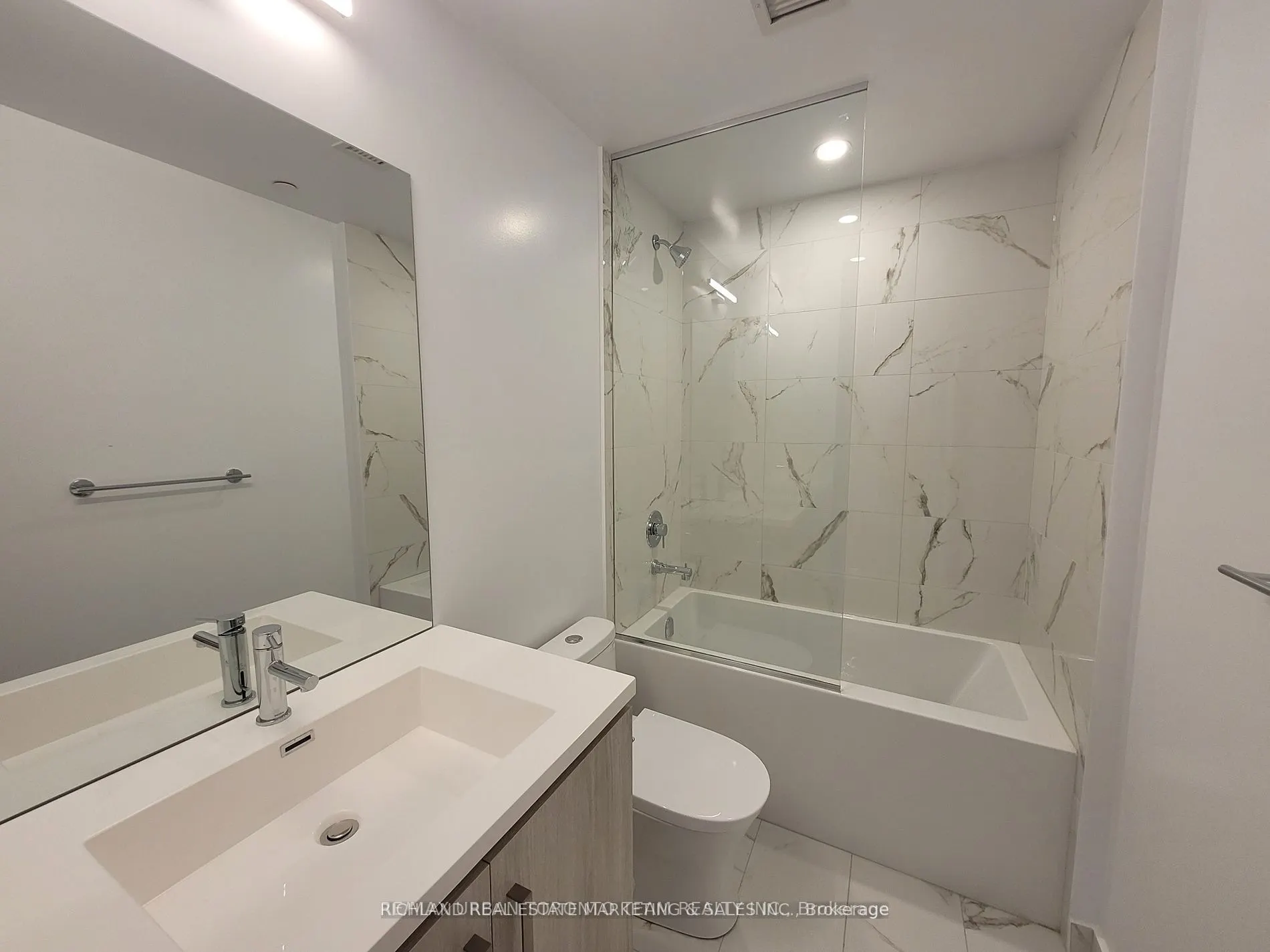 60 Honeycrisp Crescent, #803
