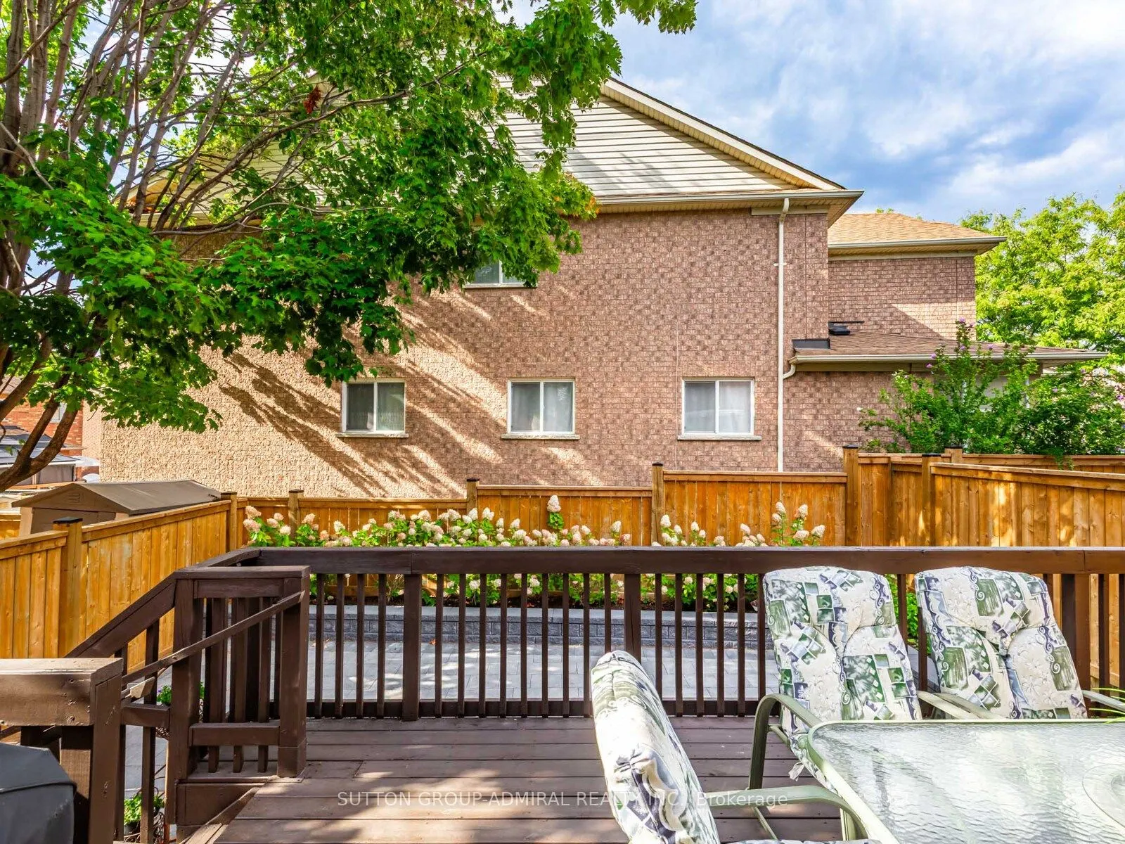 185 Foxfield Crescent