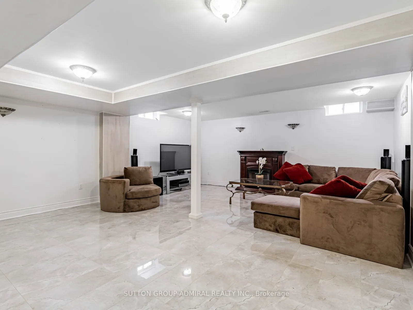 185 Foxfield Crescent