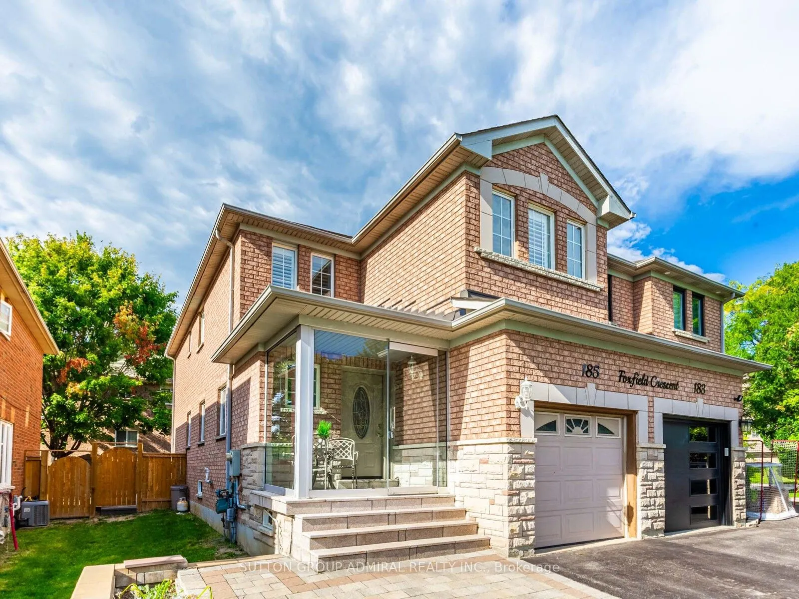 185 Foxfield Crescent