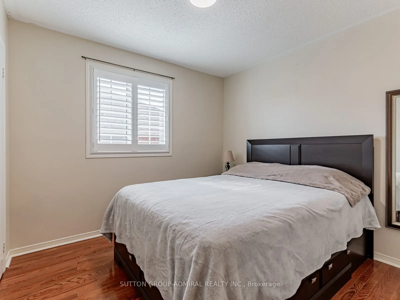 185 Foxfield Crescent