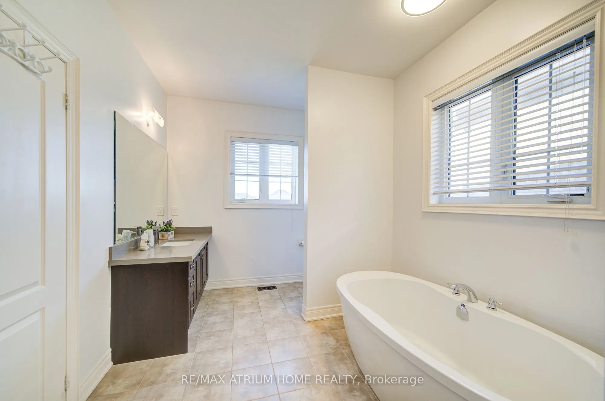 127 Maple Ridge Crescent