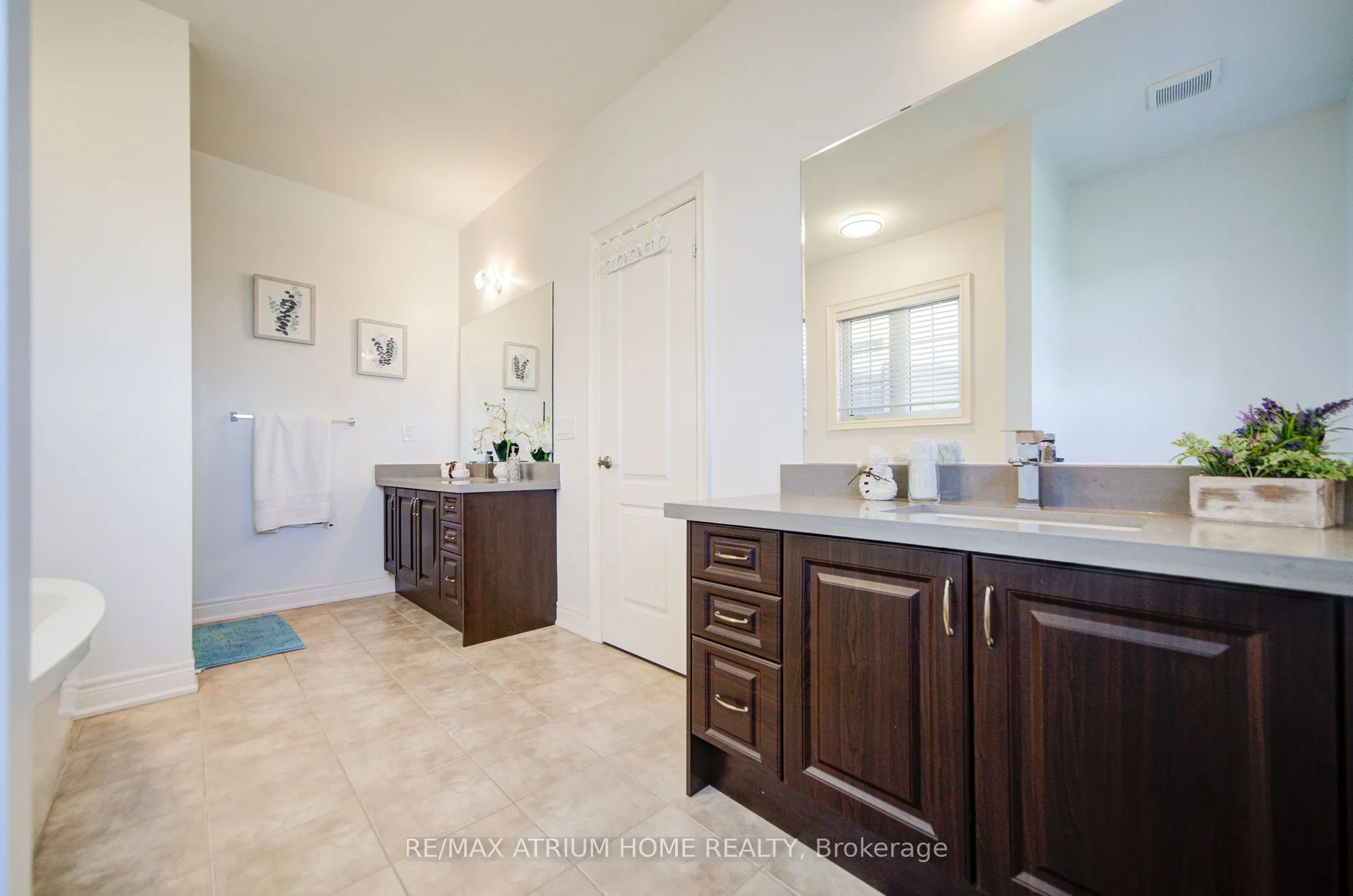 127 Maple Ridge Crescent
