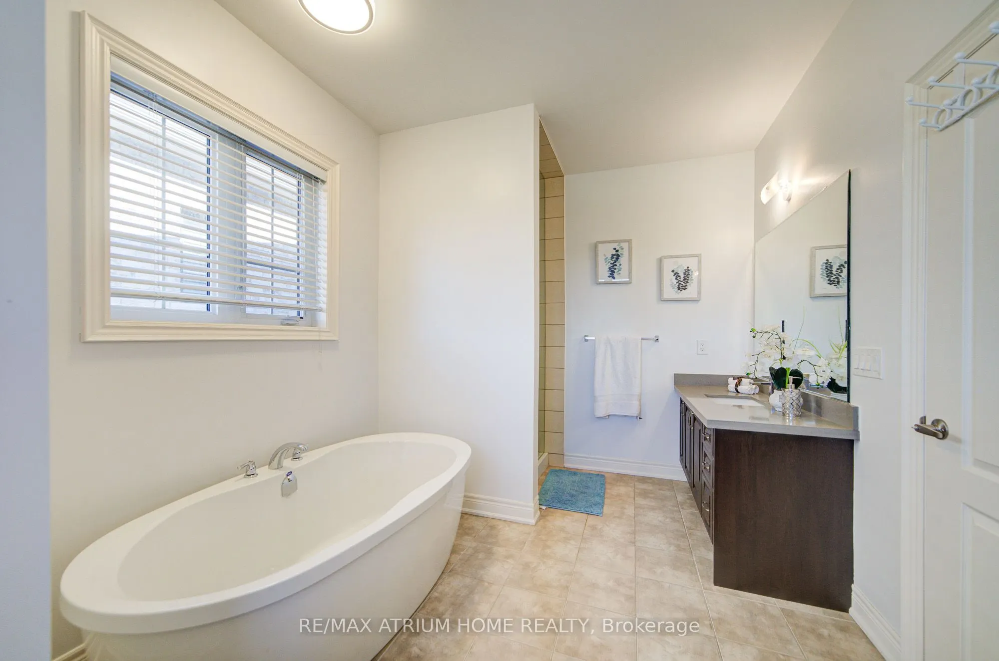 127 Maple Ridge Crescent