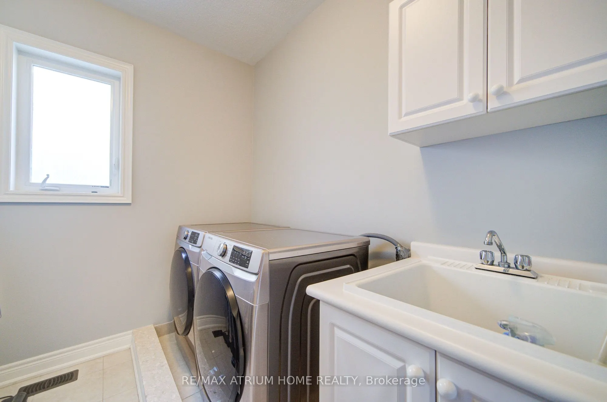 127 Maple Ridge Crescent