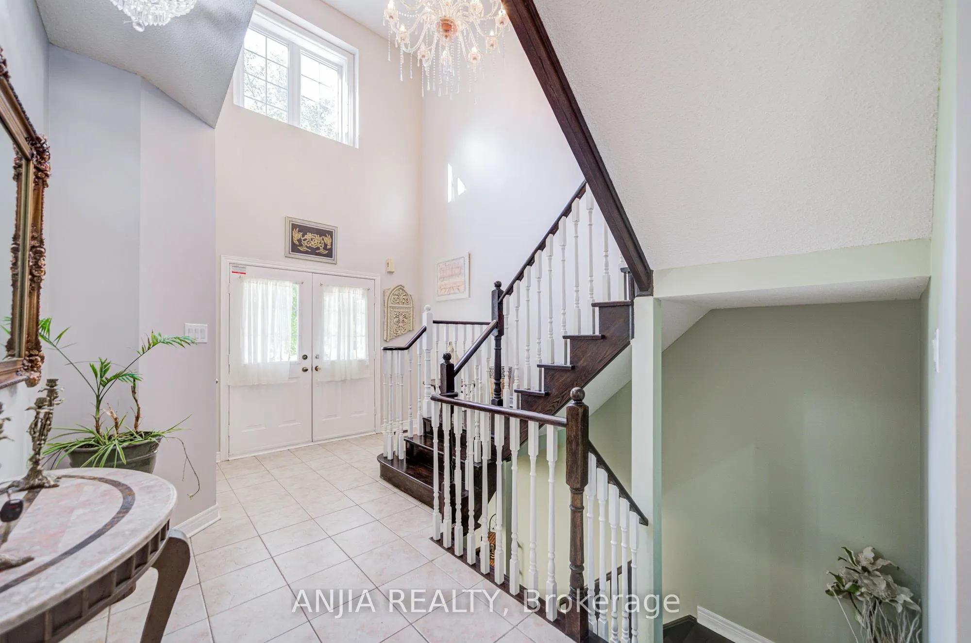 384 Highglen Avenue