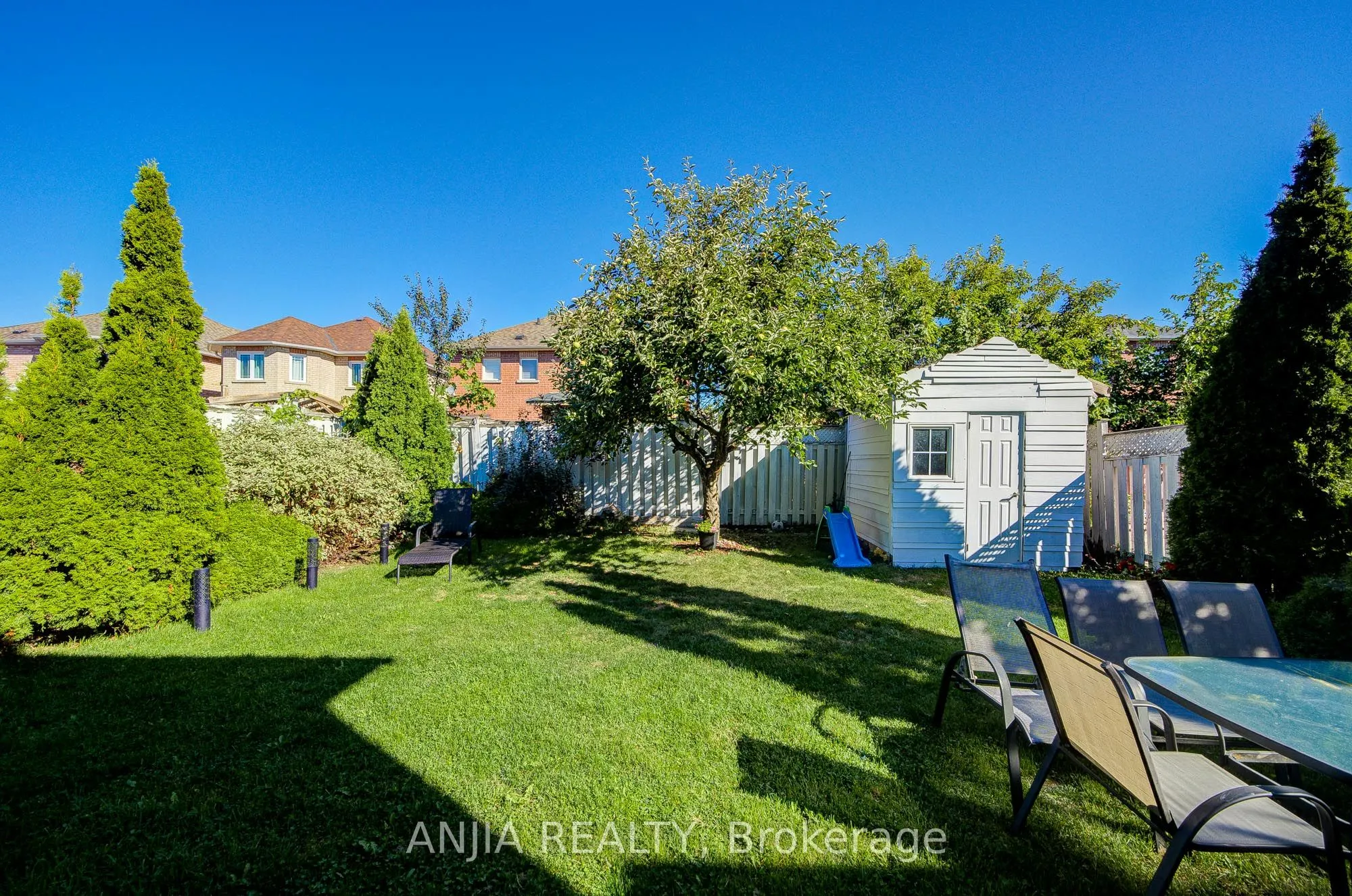 384 Highglen Avenue