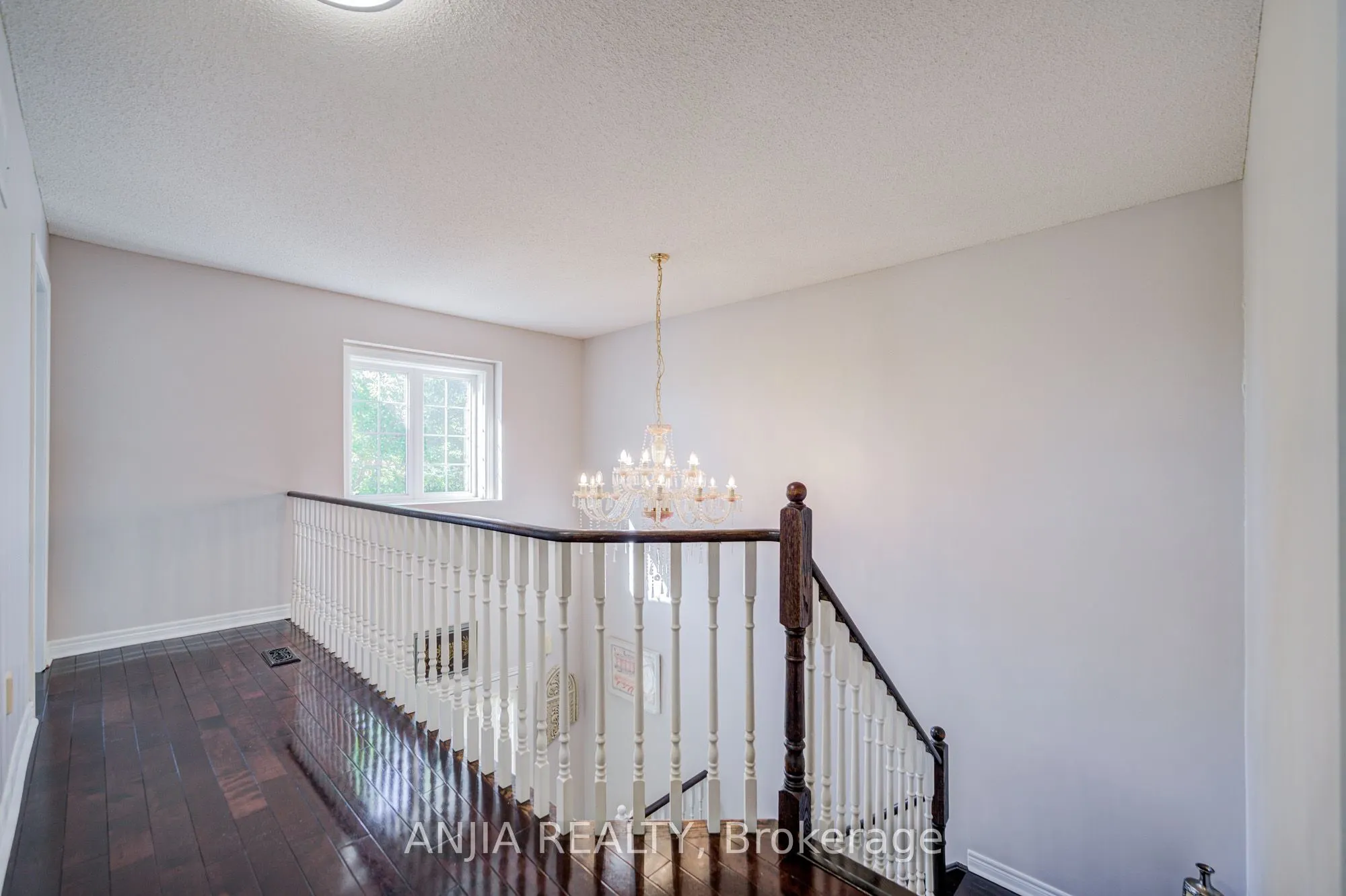 384 Highglen Avenue